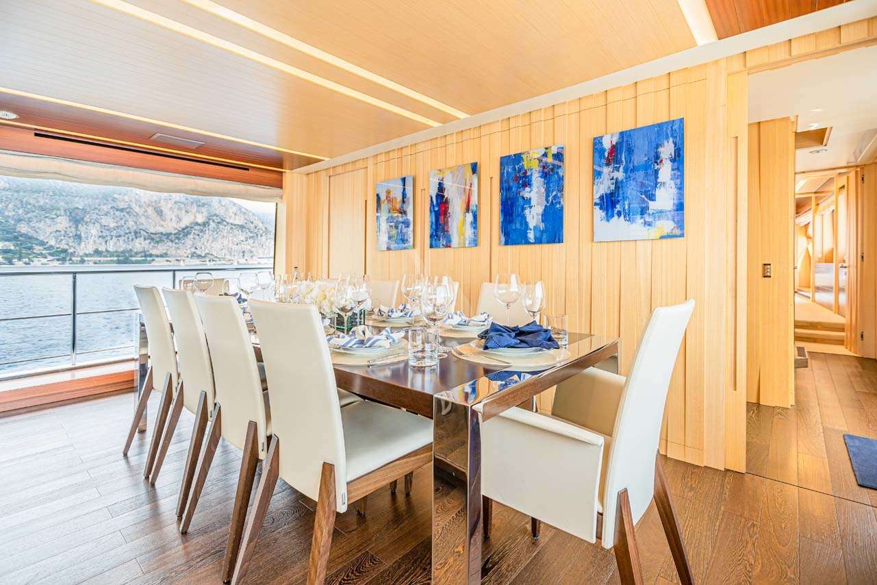 JUS CHILL'N 3 Yacht Charter - Main Salon Formal Dining