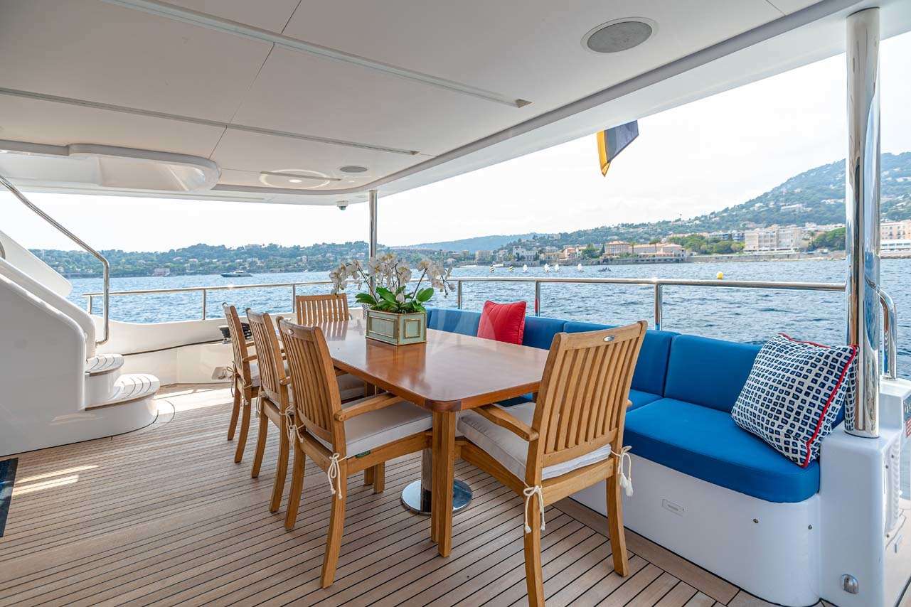 JUS CHILL'N 3 Yacht Charter - Main Aft Deck