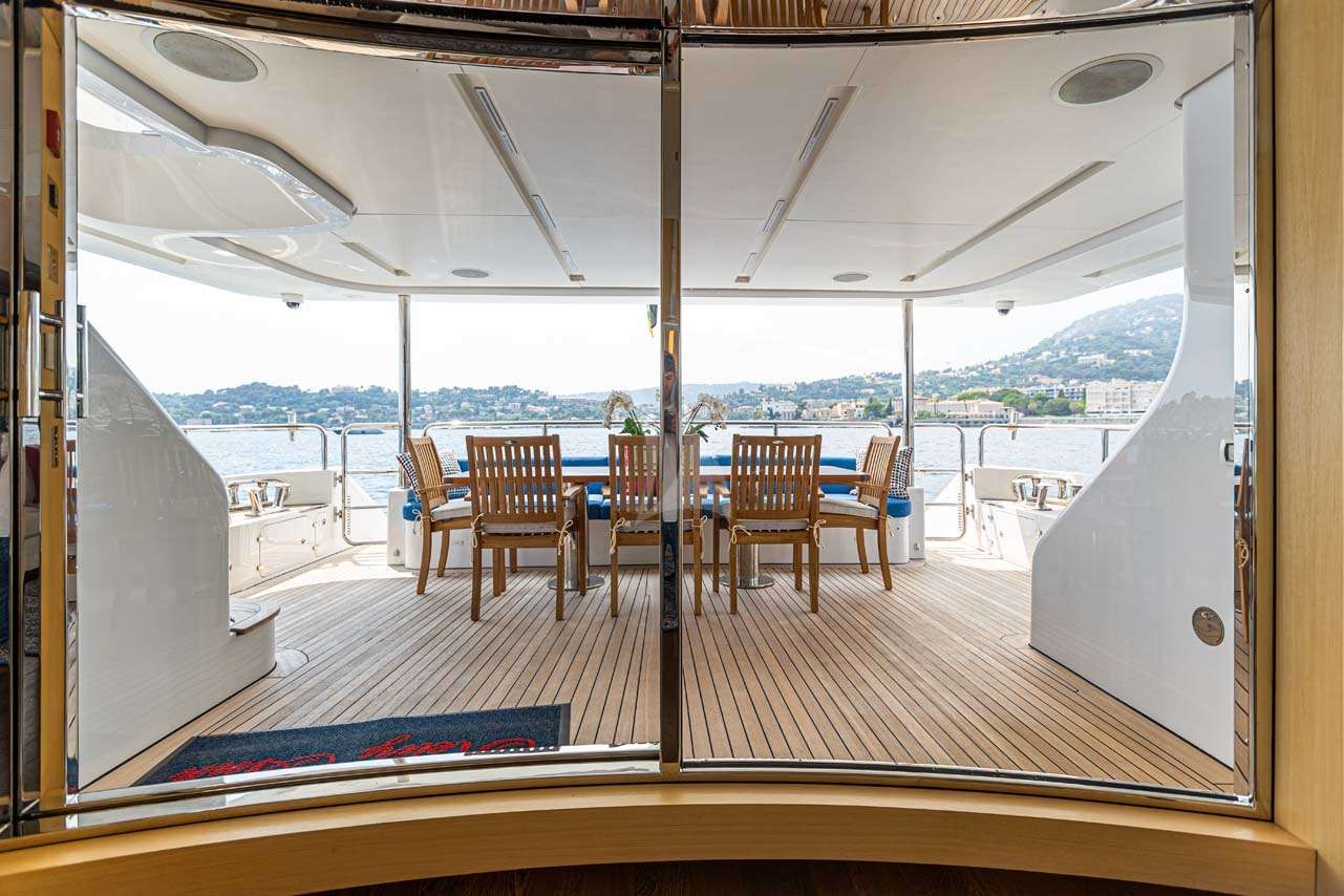 JUS CHILL'N 3 Yacht Charter - Main Aft Deck