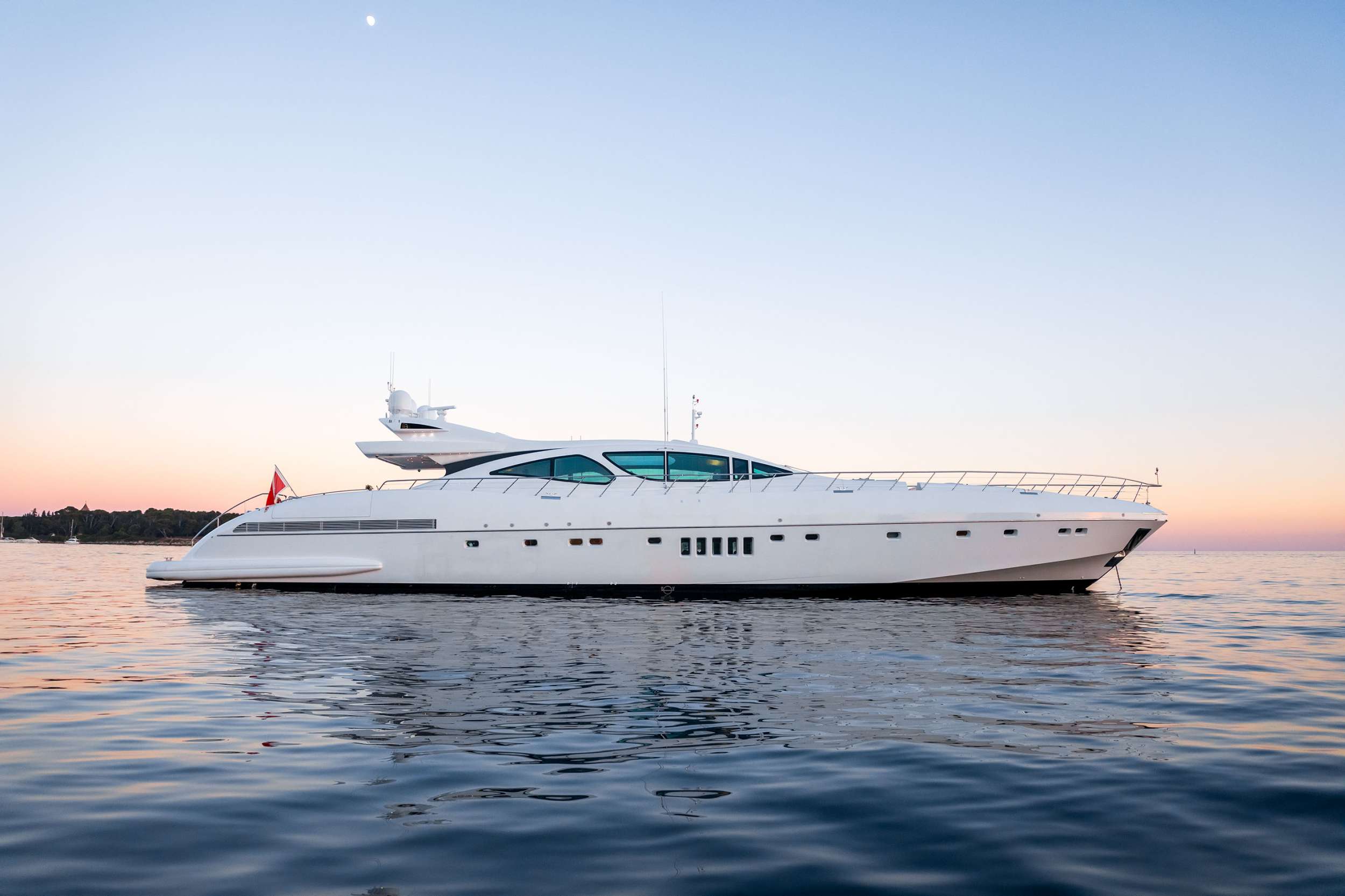 Yacht Charter BEACHOUSE | Ritzy Charters