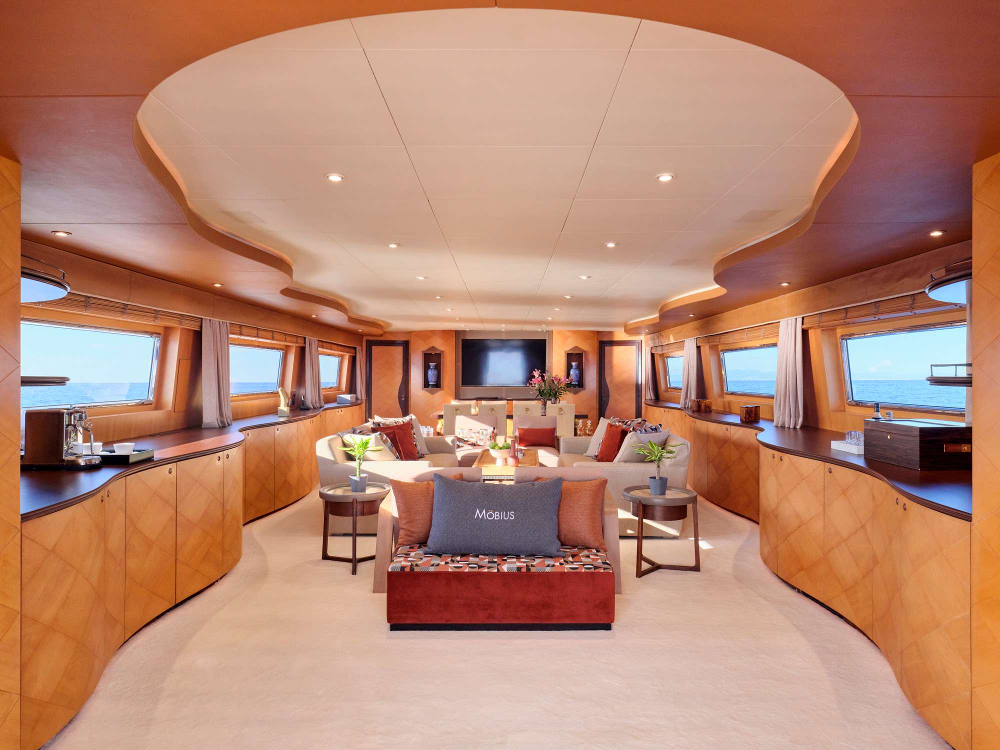 MOBIUS Yacht Charter - Salon