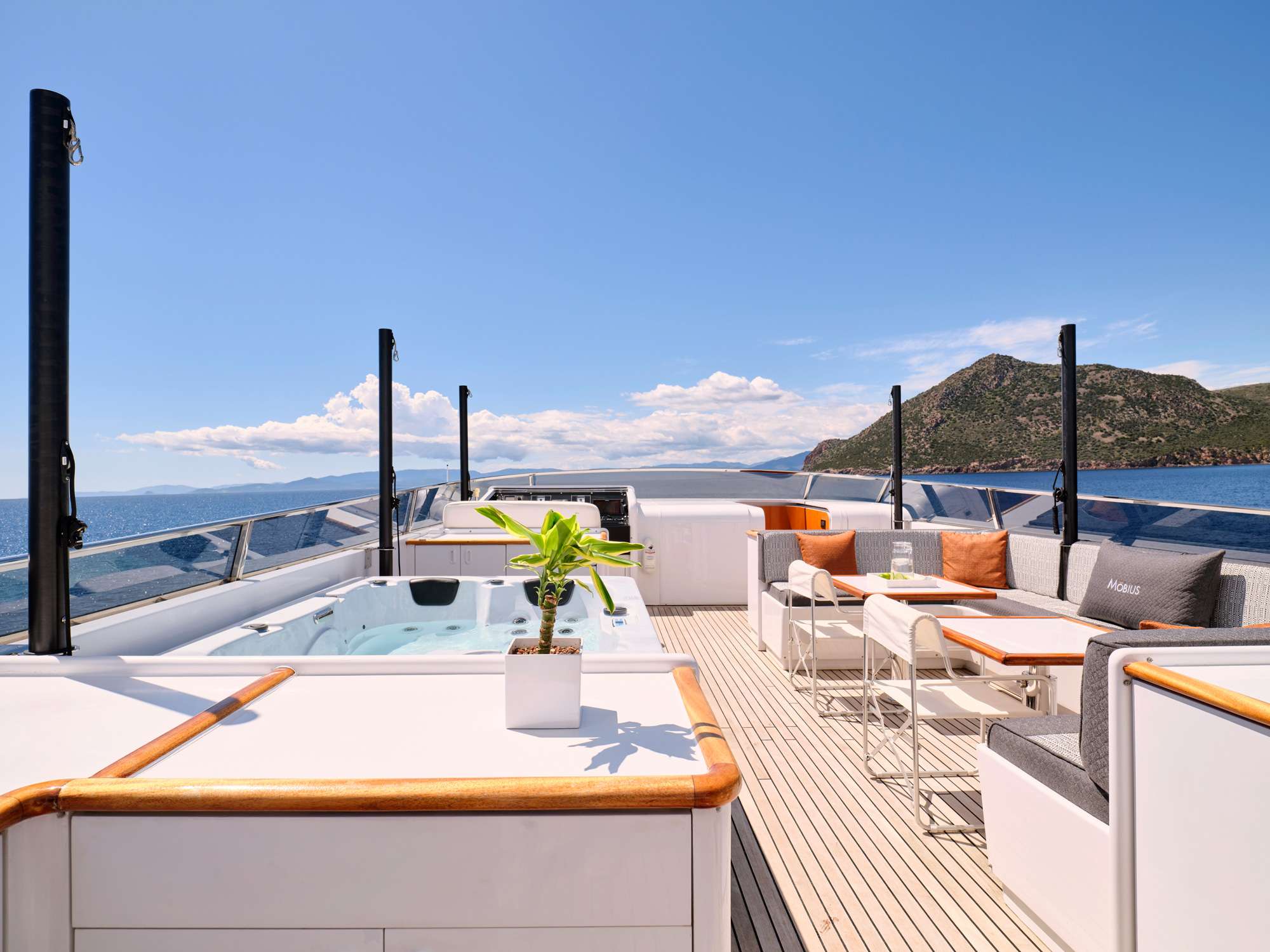 MOBIUS Yacht Charter - Sundeck