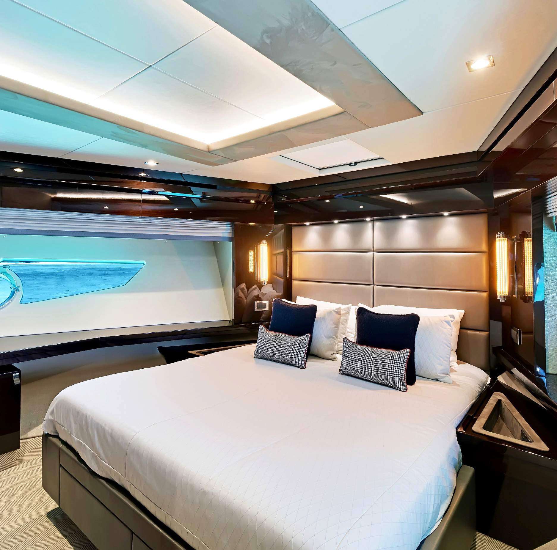 M/Y SYNERGY Yacht Charter - VIP Stateroom