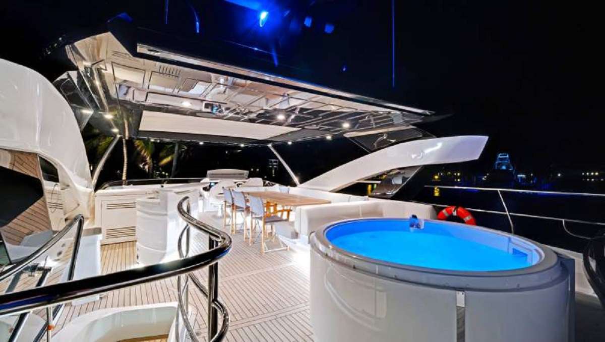 M/Y SYNERGY Yacht Charter - Jacuzzi