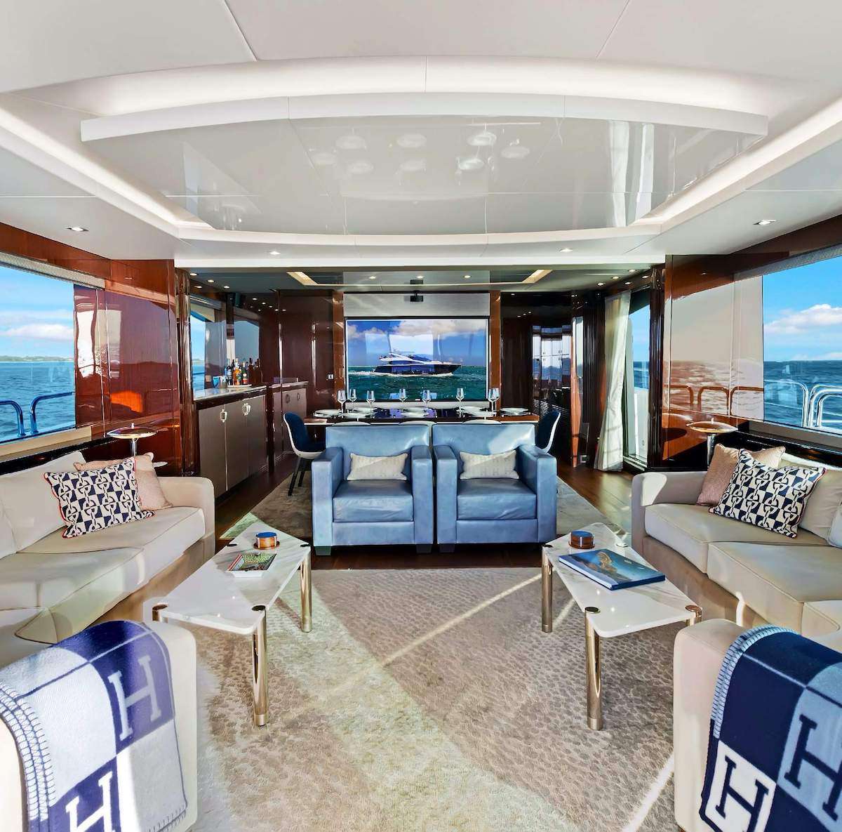 SYNERGY Yacht Charter - Main Salon
