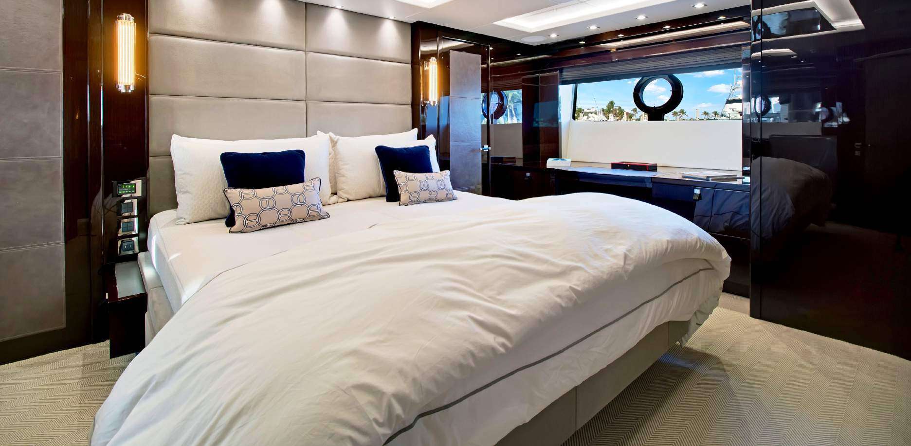 M/Y SYNERGY Yacht Charter - Master King Stateroom