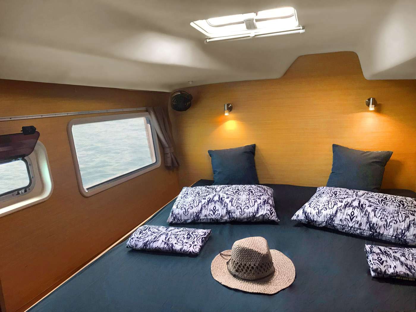 Starboard aft guest suite