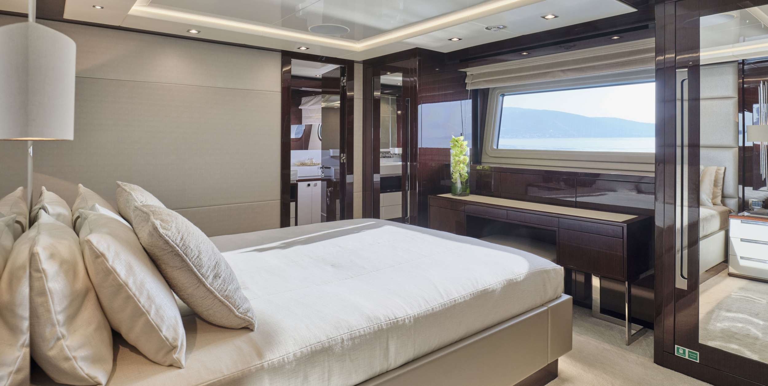 AQUA LIBRA Yacht Charter - VIP Suite