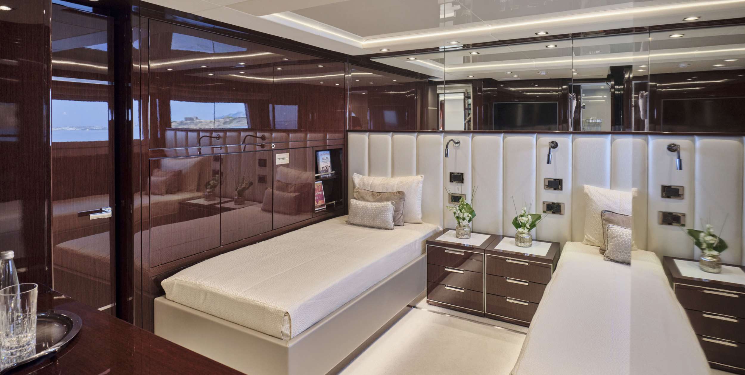 AQUA LIBRA Yacht Charter - Twin Stateroom