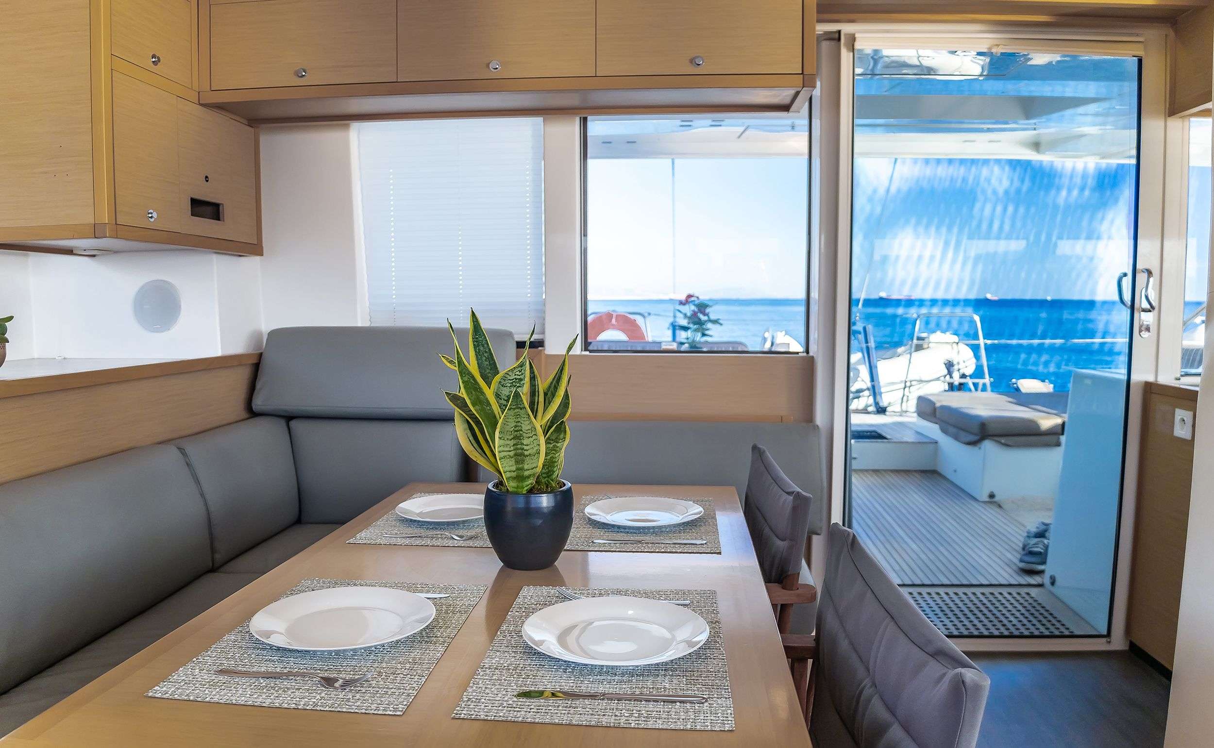 WHITE PEARL | Photo 16