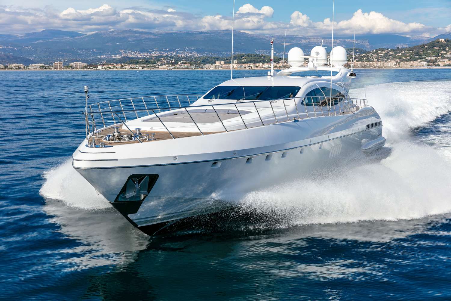 Yacht Charter Bo | Ritzy Charters