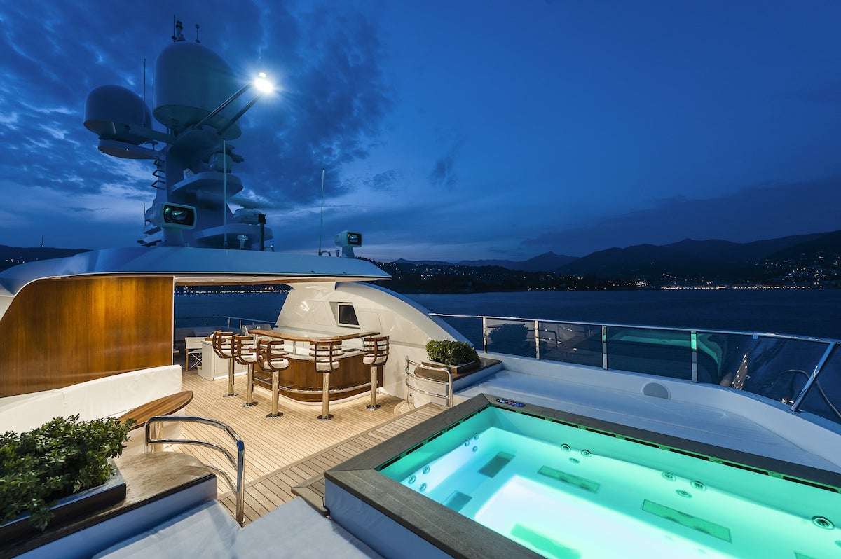 AUDACES Yacht Charter - Sun Deck
