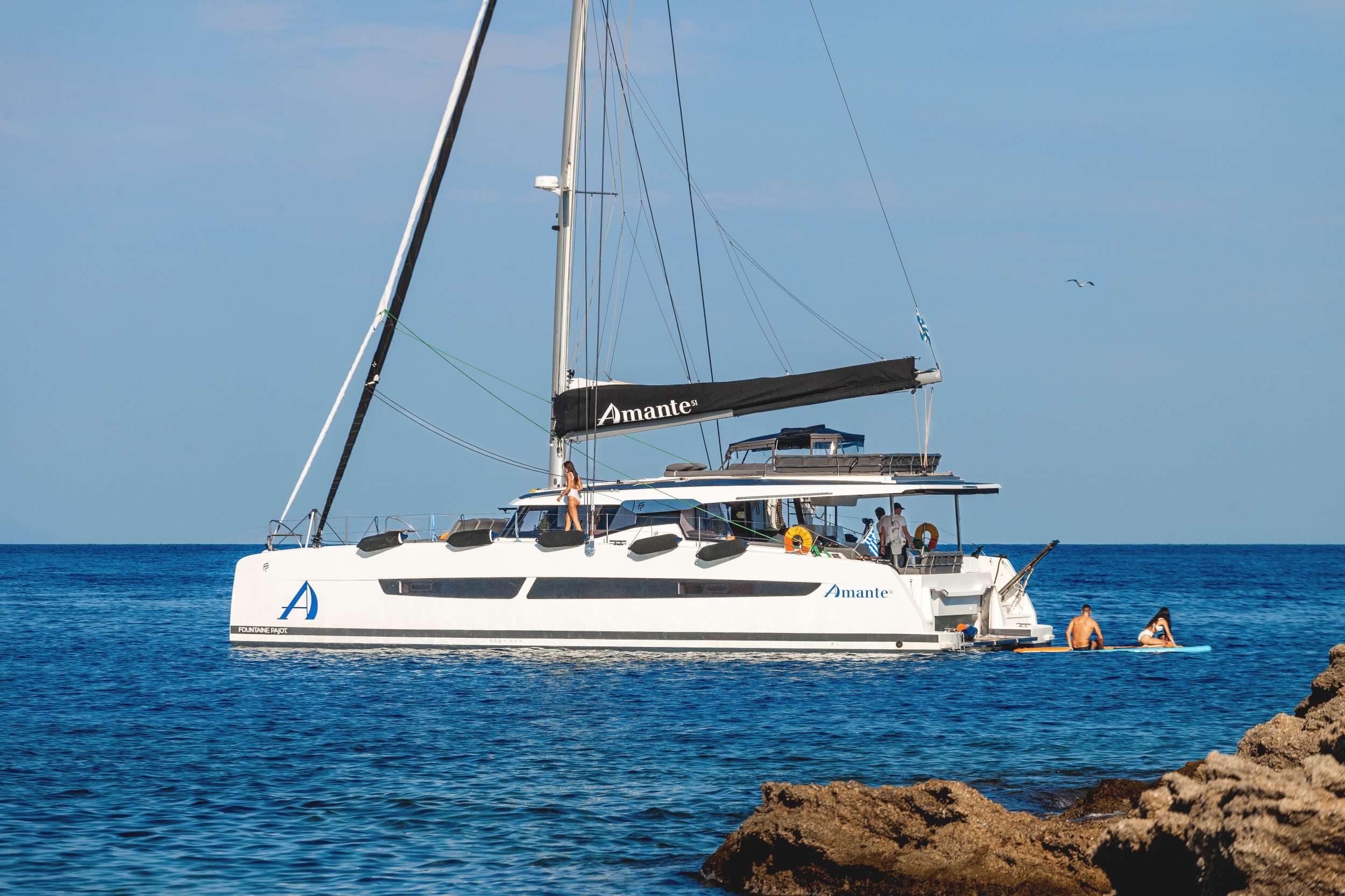 If you're dreaming of a sailing holiday in Greece, Amante by Fountaine Pajot may be the perfect choice for you. This stunning luxury catamaran offers ample space, comfort, and plenty of amenities to help you enjoy your time on the water to the fullest.
One of the key features of AMANTE is its spacious and well-designed interior. The boat has four guest cabins, each with its own en-suite bathroom with separate shower, making it perfect for larger groups or families. The cabins are also air-conditioned, so you can stay cool and comfortable even on the hottest days.
The living areas on AMANTE are equally luxurious. The boat features a spacious salon with plenty of seating, as well as a fully equipped kitchen and a dining area. There's also a unique