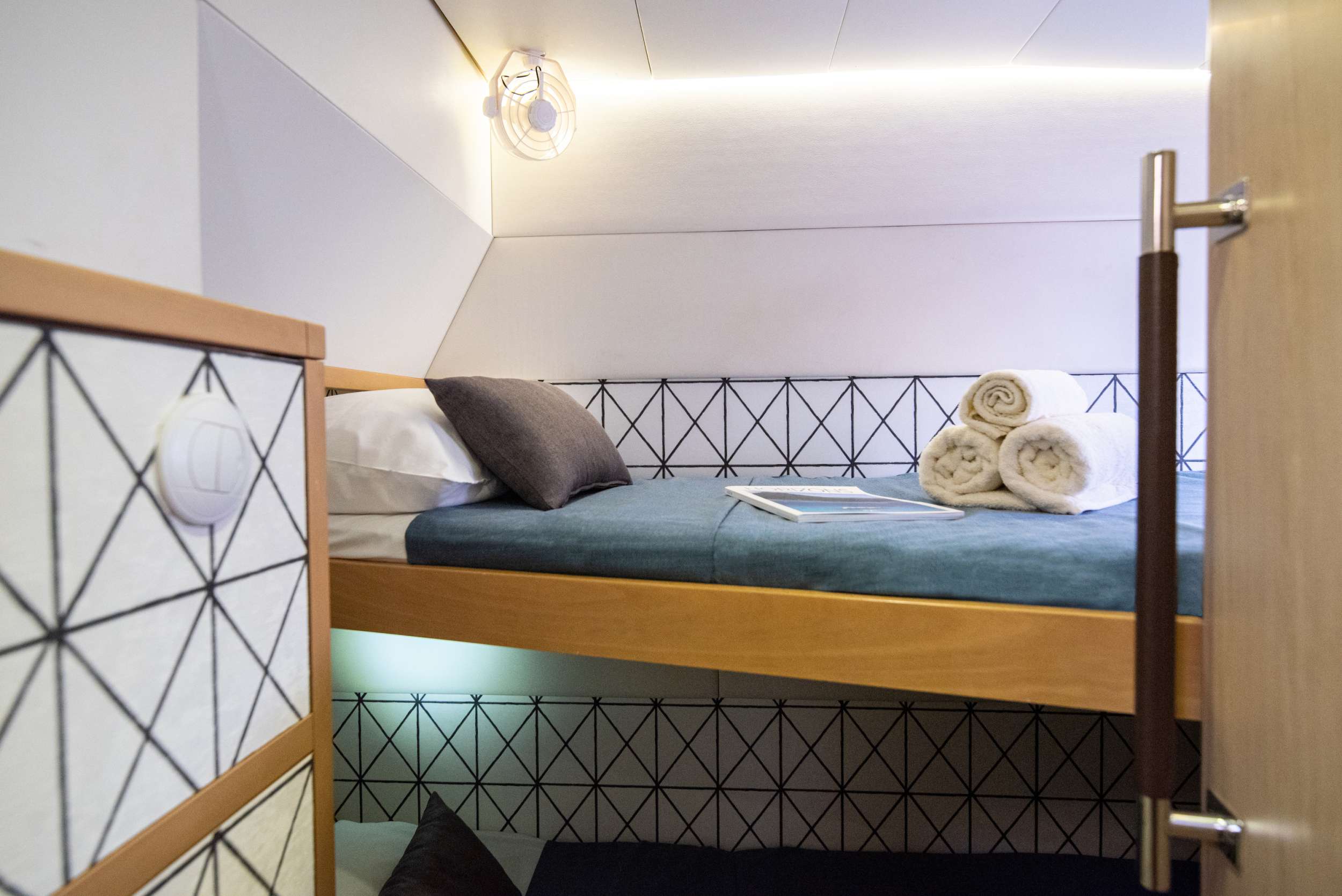 QUEEN OF DIAMONDS Yacht Charter - Twin bunk cabin