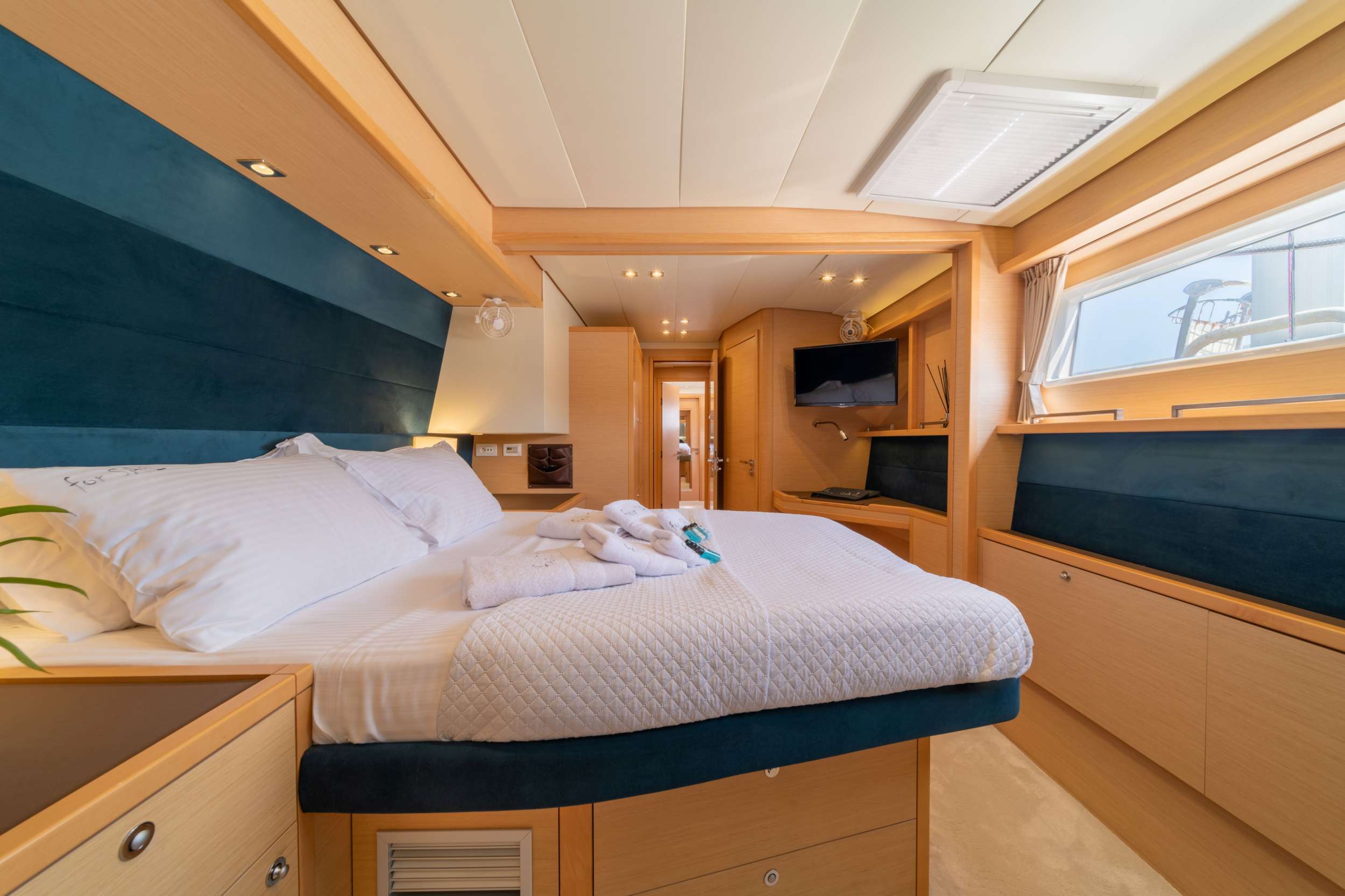 FOR SAIL (ex ALYSSA) Yacht Charter - Double Cabin
