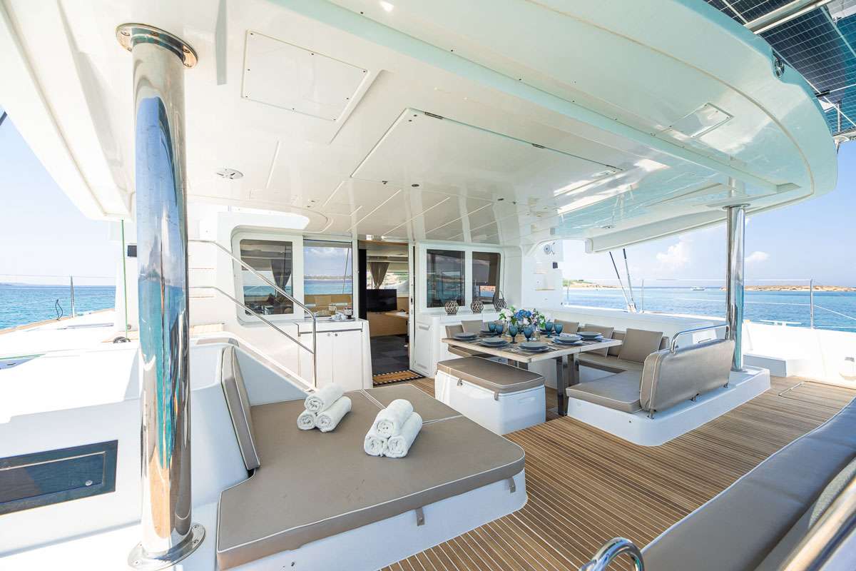 ROYAL FLUSH Yacht Charter - Aft Deck