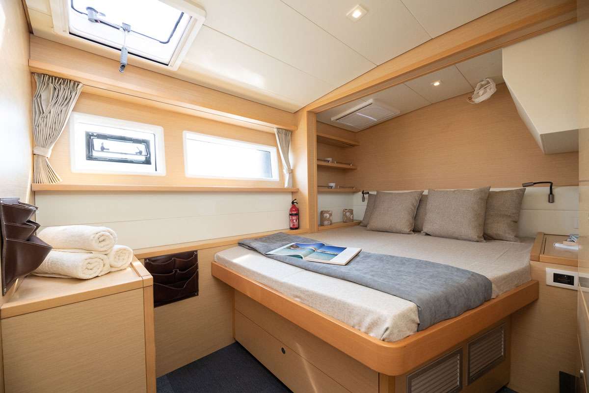 ROYAL FLUSH Yacht Charter - Double Cabin