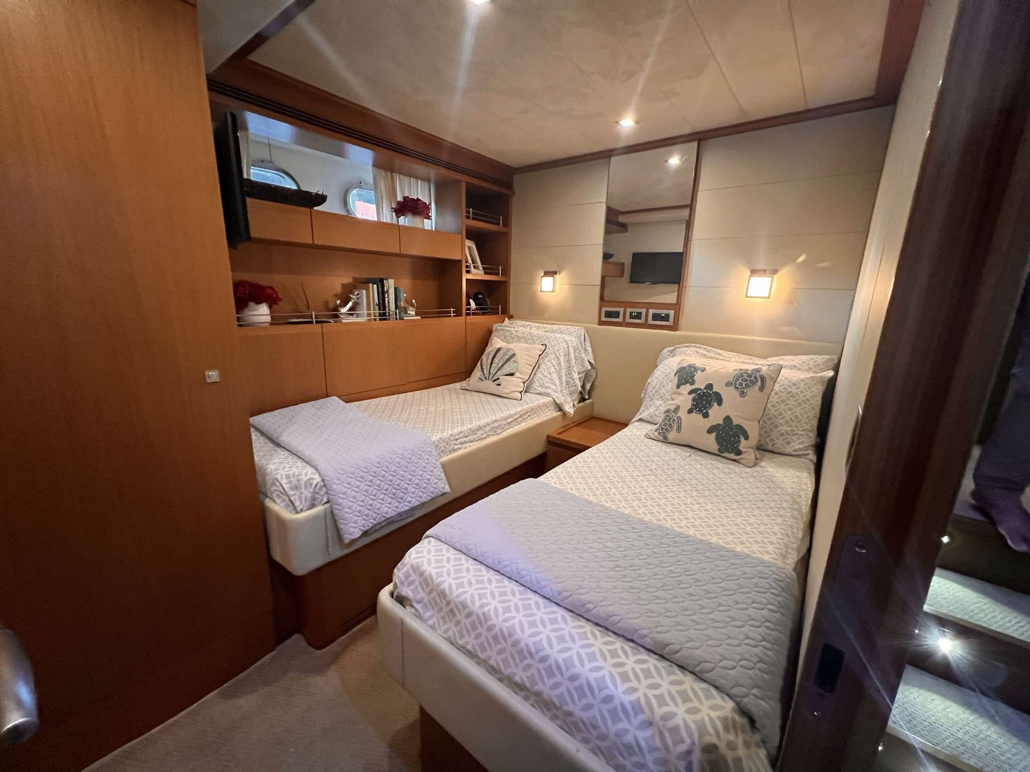 DESTINY Yacht Charter - Twin Guest Stateroom