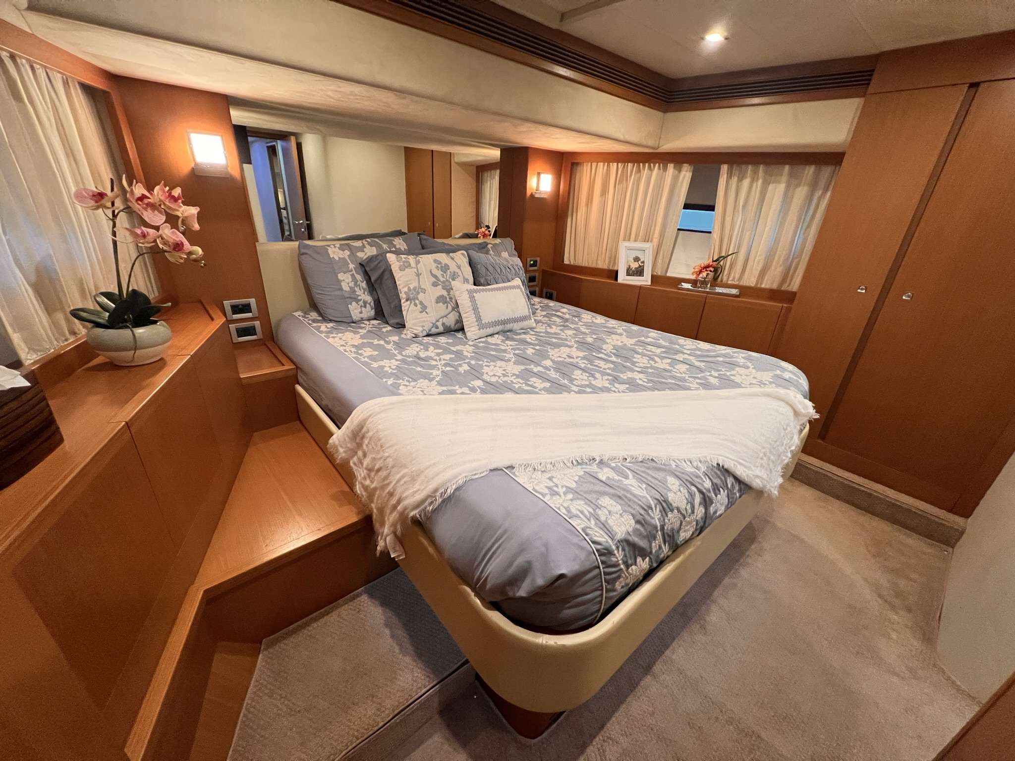 DESTINY Yacht Charter - Queen Guest Stateroom