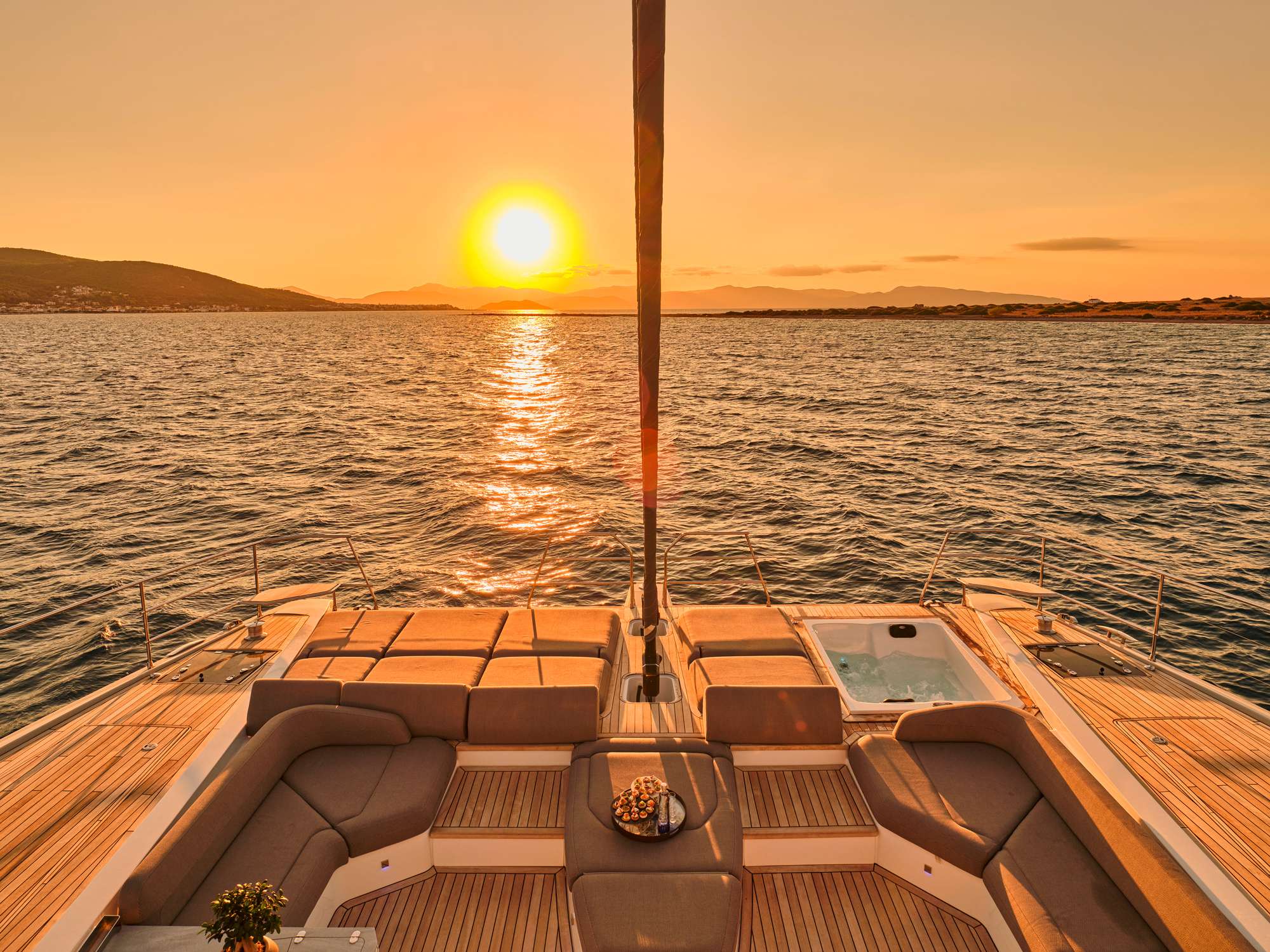 Fore Deck - Jacuzzi