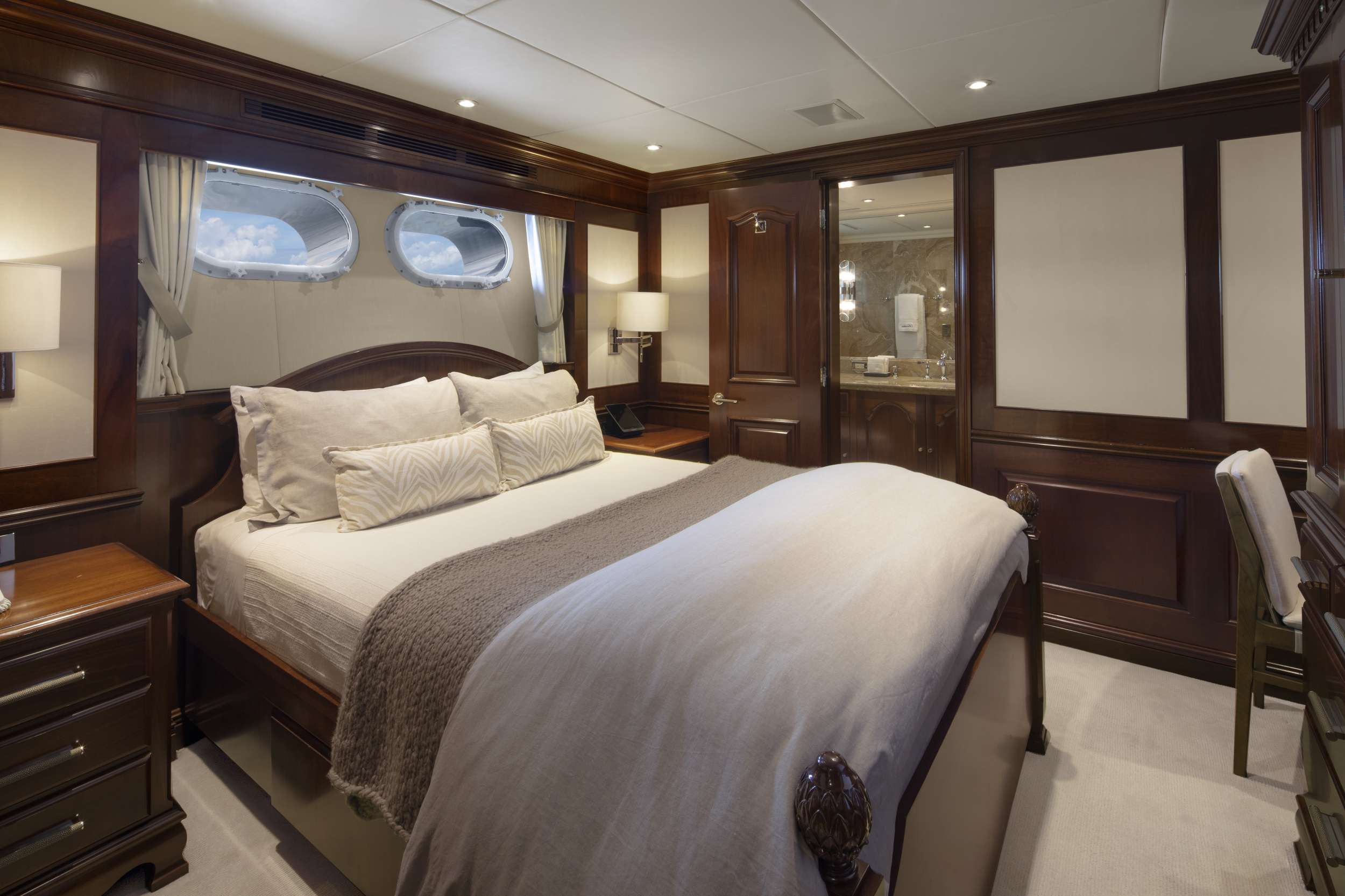 SECOND LOVE Yacht Charter - Queen Stateroom