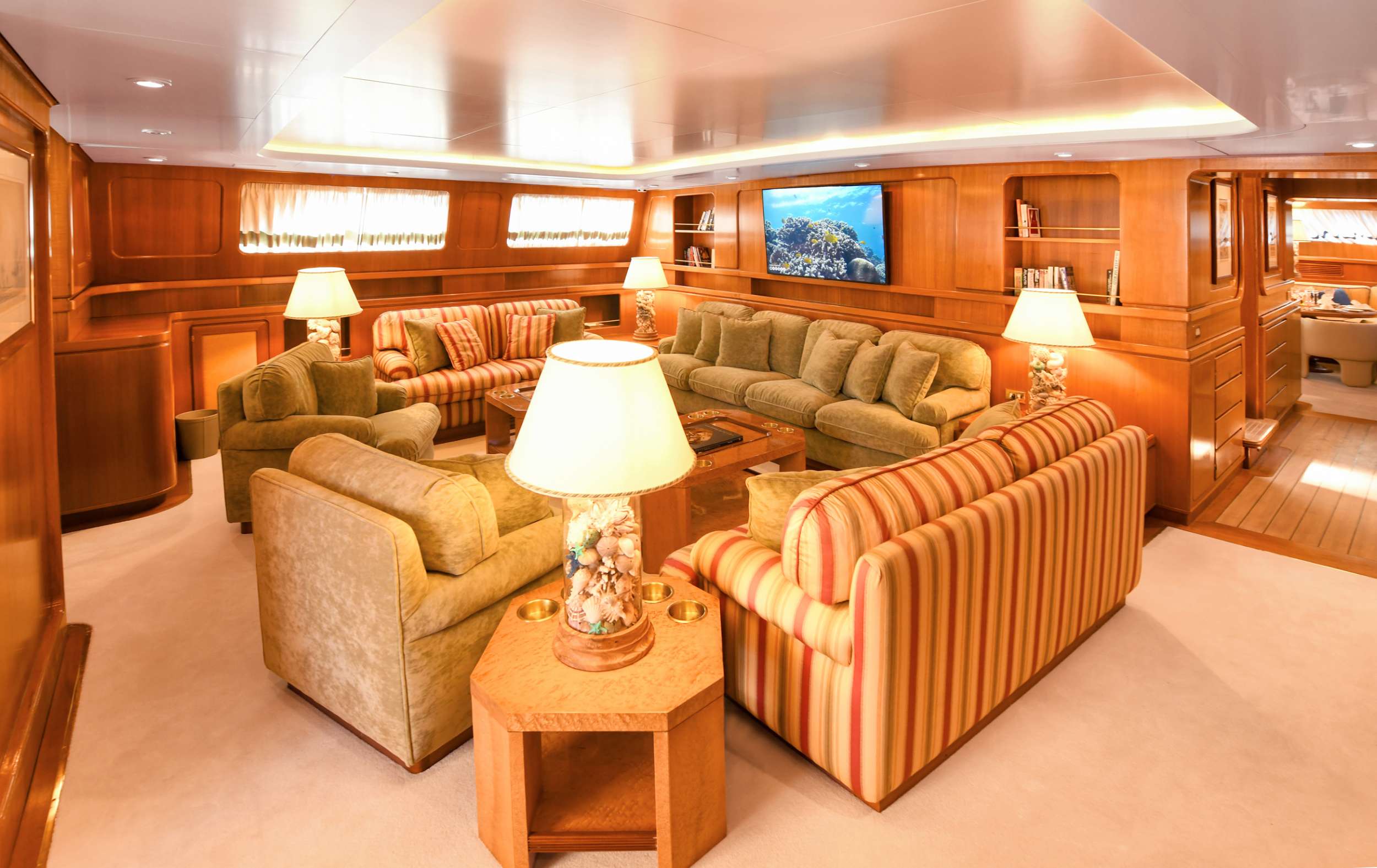 TAMARITA Yacht Charter - Salon