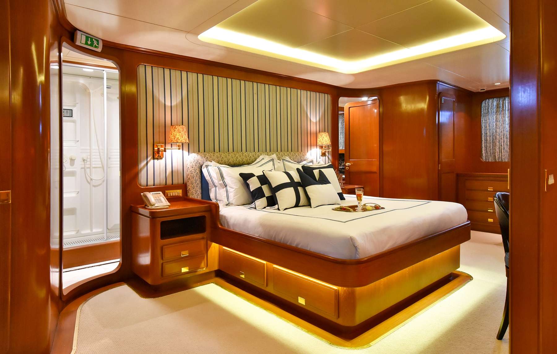 TAMARITA Yacht Charter - Master Cabin