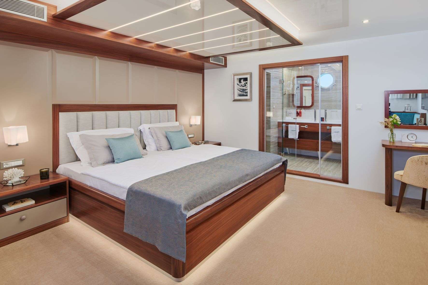 CORSARIO Yacht Charter - Master bedroom