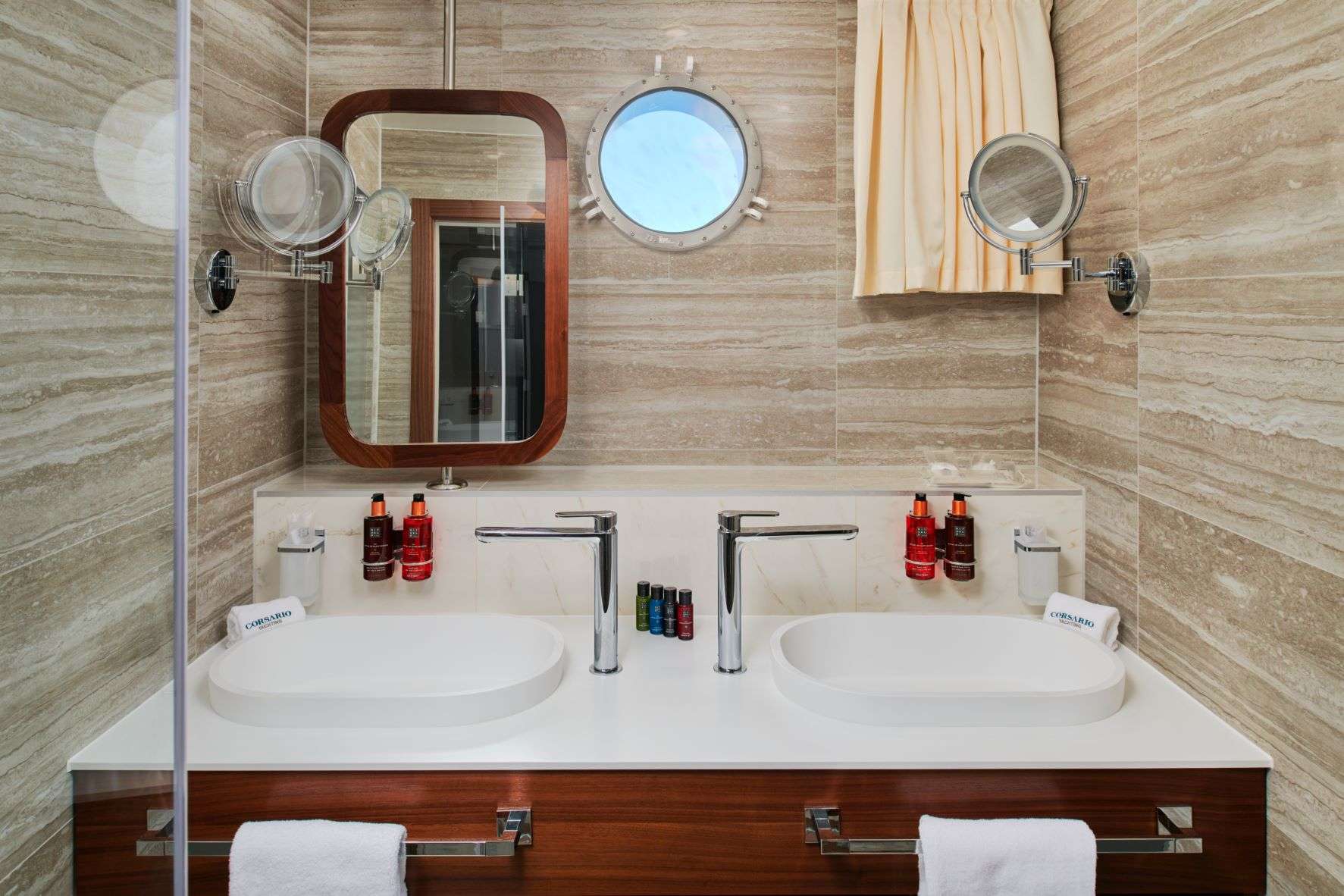 CORSARIO Yacht Charter - Master bathroom