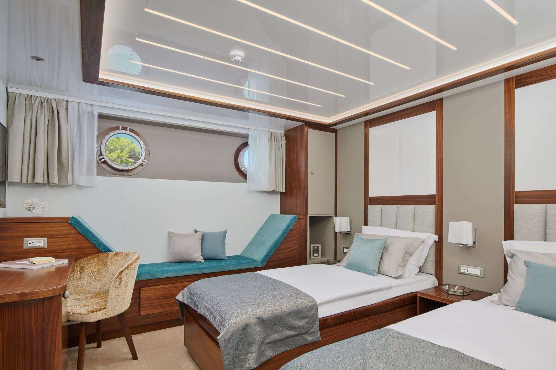 CORSARIO Yacht Charter - Twin Stateroom