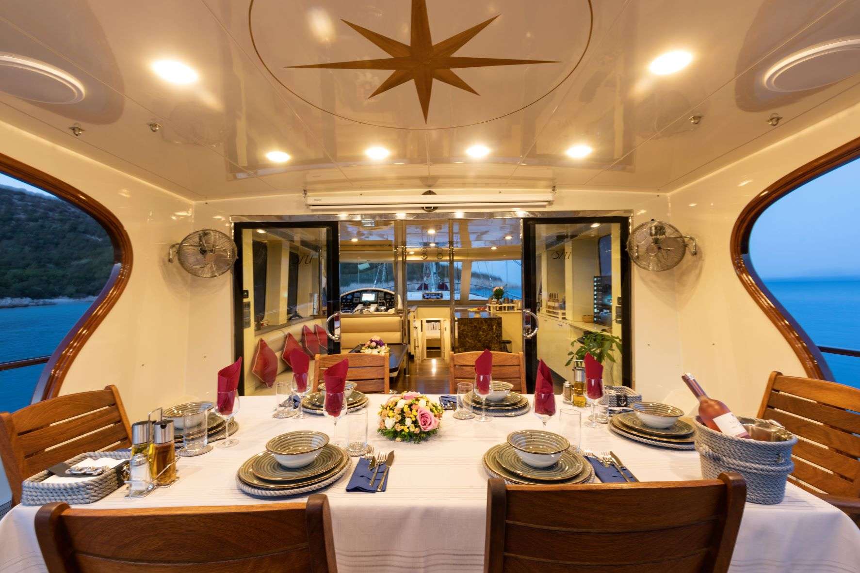 SIYU Yacht Charter - Dining table