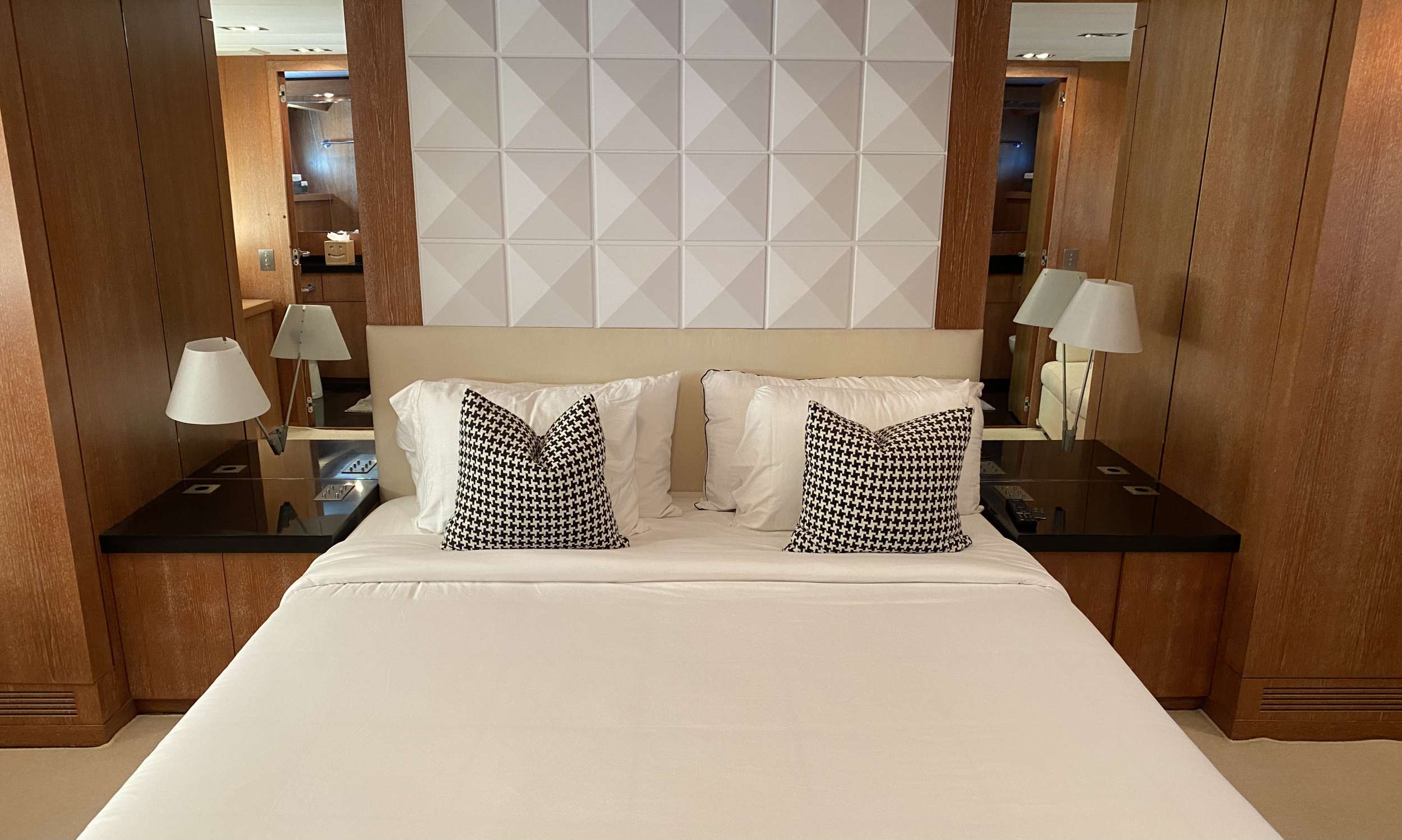 SMILE Yacht Charter - Master Stateroom
