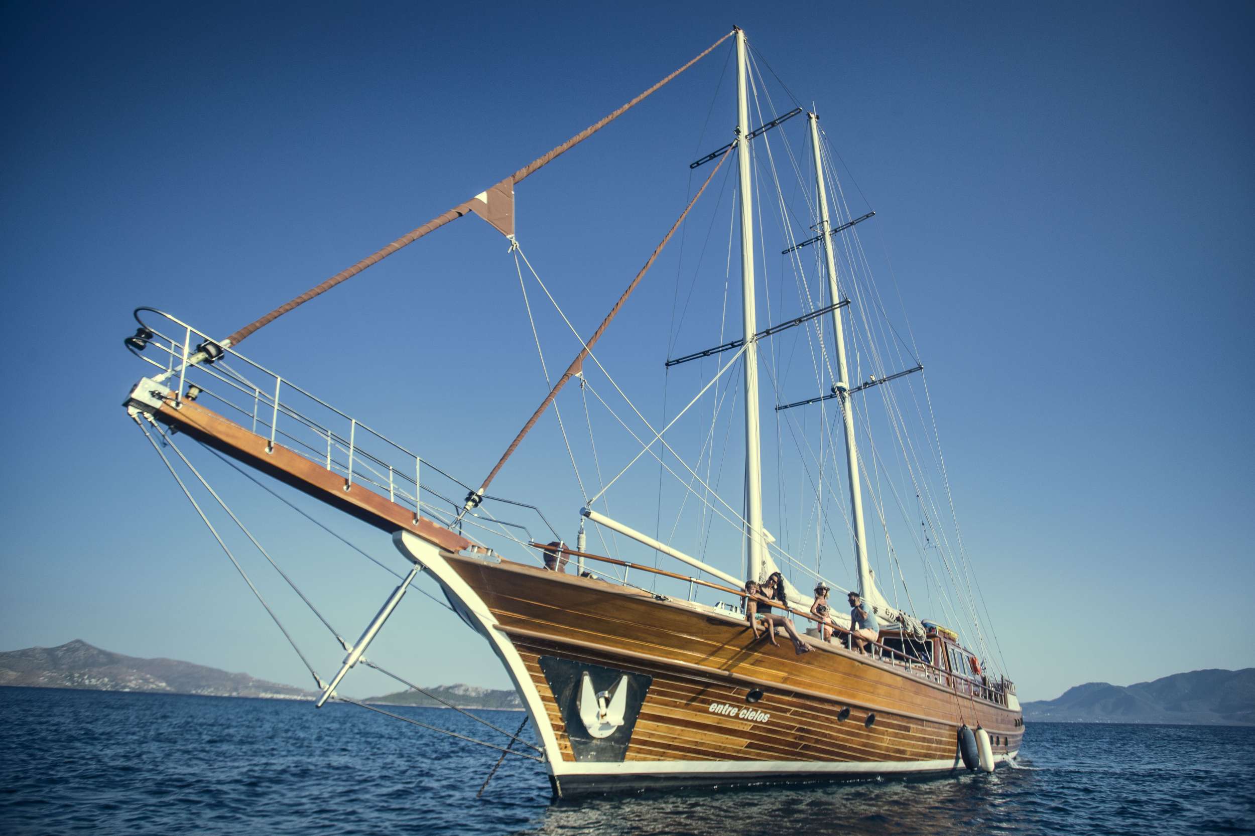 Imagine exploring the Greek islands on a private, floating five-room boutique hotel. This is no maritime dream: You’re cruising the Mediterranean on S/Y Entre Cielos, discovering local cultures, sharing sunsets with friends, unwinding — living your life to the fullest. From Plato to Socrates, S/Y Entre Cielos’ five luxurious, air-conditioned cabins honor Greece’s most celebrated philosophers. Right down to their finest works – close at hand to skim or study. The S/Y Entre Cielos features five cabins for up to 11 guests, each named after a Greek philosopher. You’ll find the books they wrote waiting in your cabin to peruse at your leisure. Who knows? Maybe after your maritime vacation, you’ll be quoting Greek philosophy while recounting your discoveries ashore.