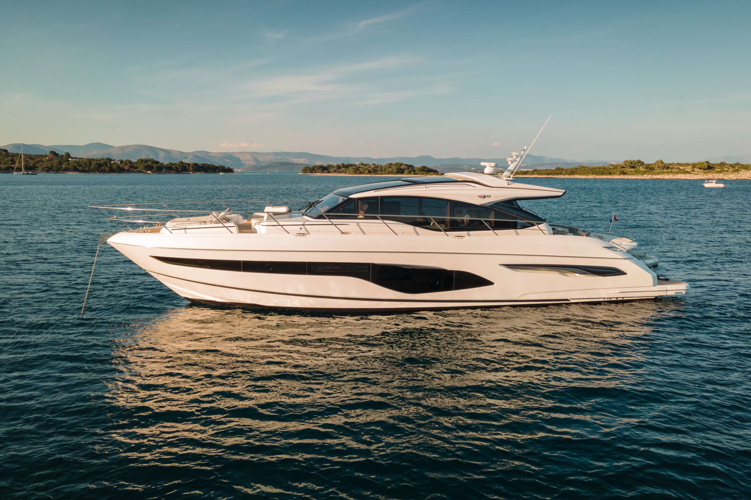 Yacht Charter MeSoFa | Ritzy Charters