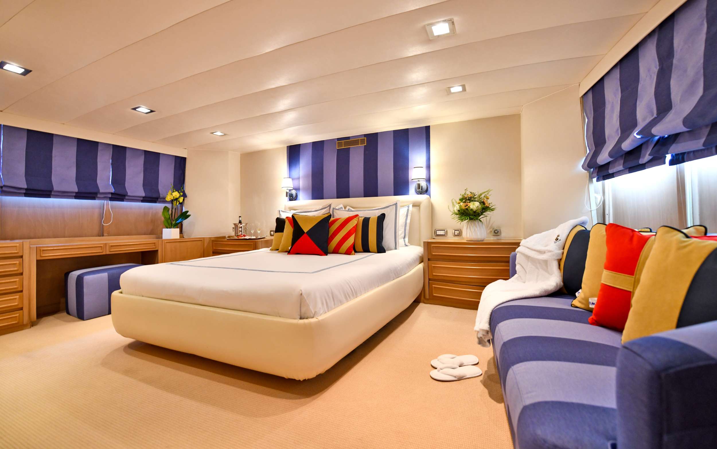 SOMETHING COOL Yacht Charter - Master Suite