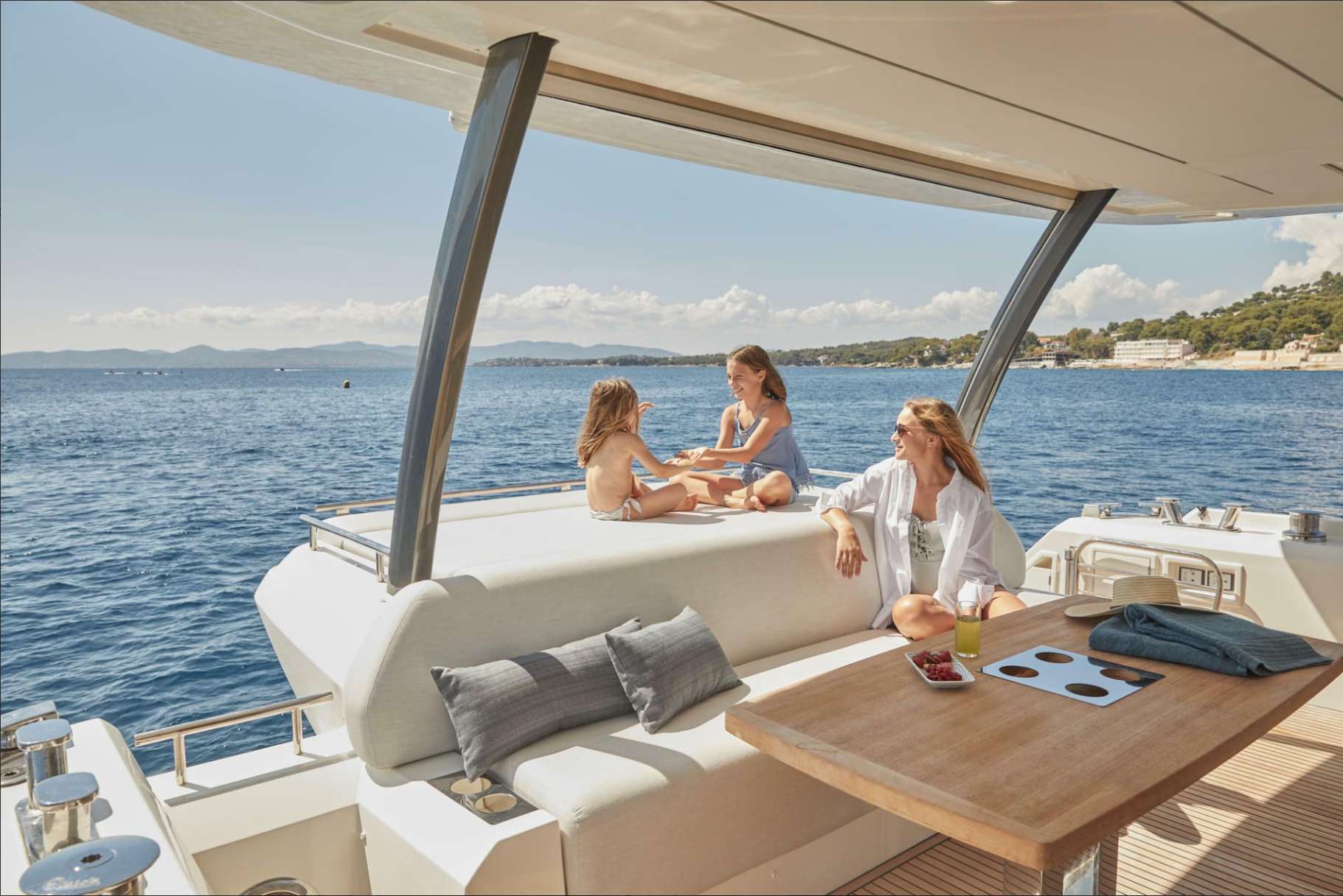 Prestige 690 exterior