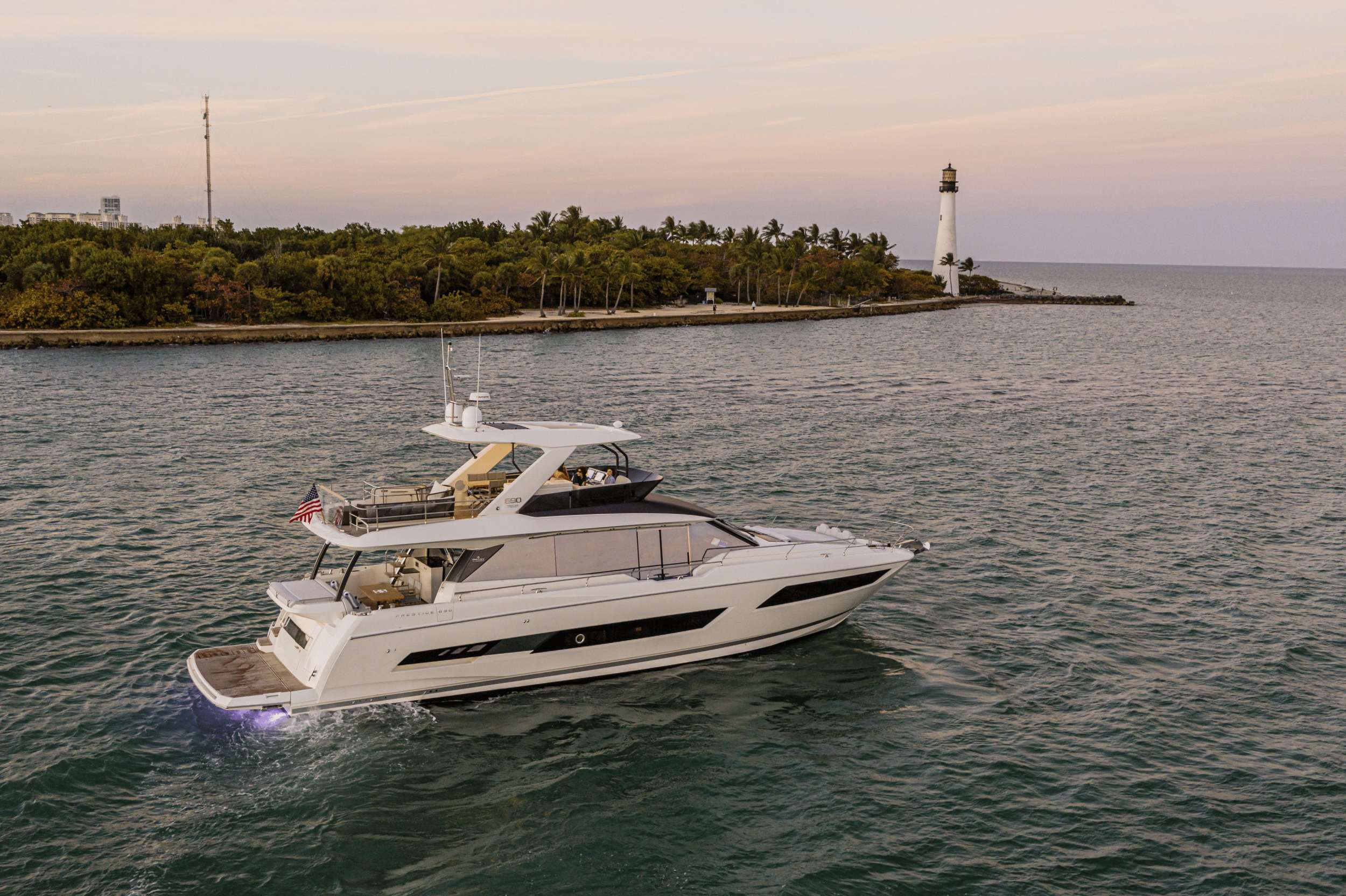 Prestige 690 into sunset