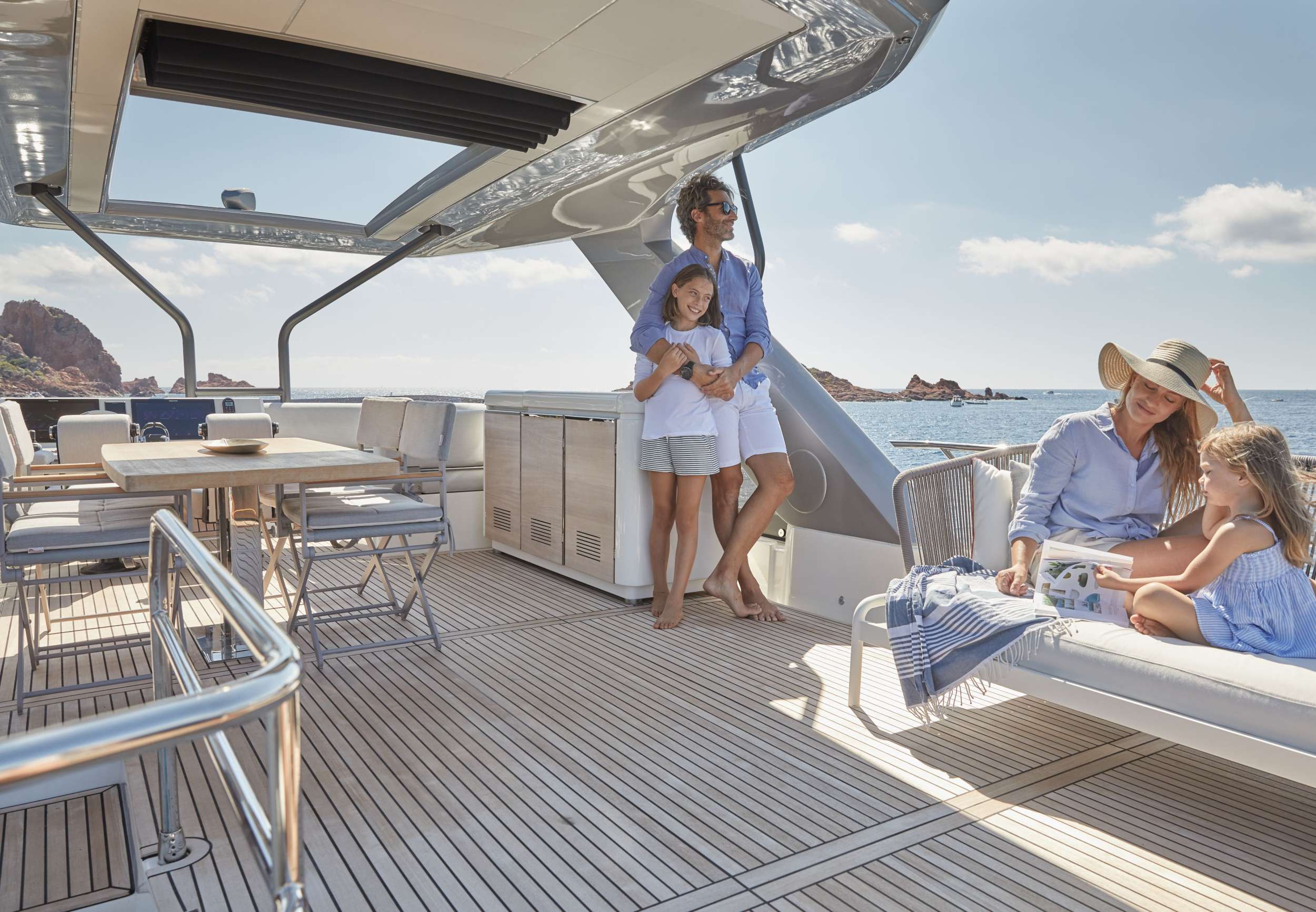 Prestige 690 Fly lounge
