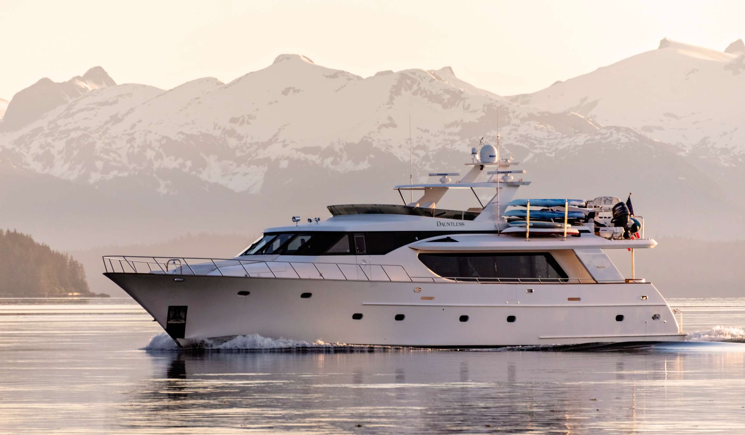 Yacht Charter Dauntless | Ritzy Charters