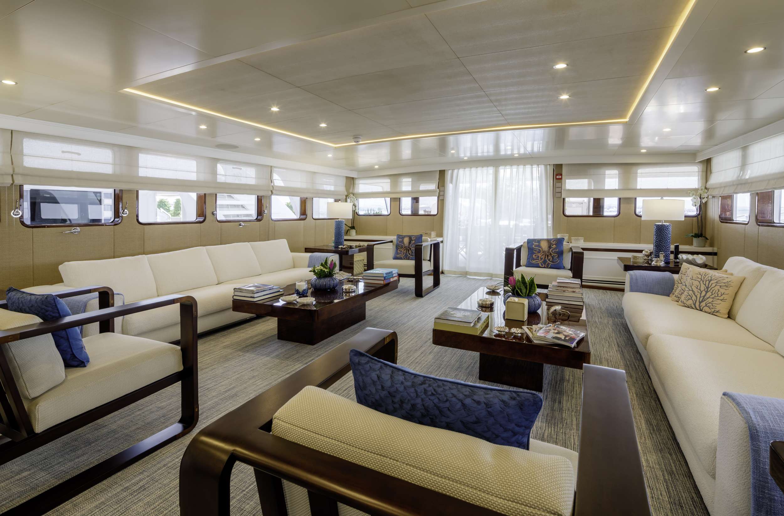 ITOTO Yacht Charter - Saloon
