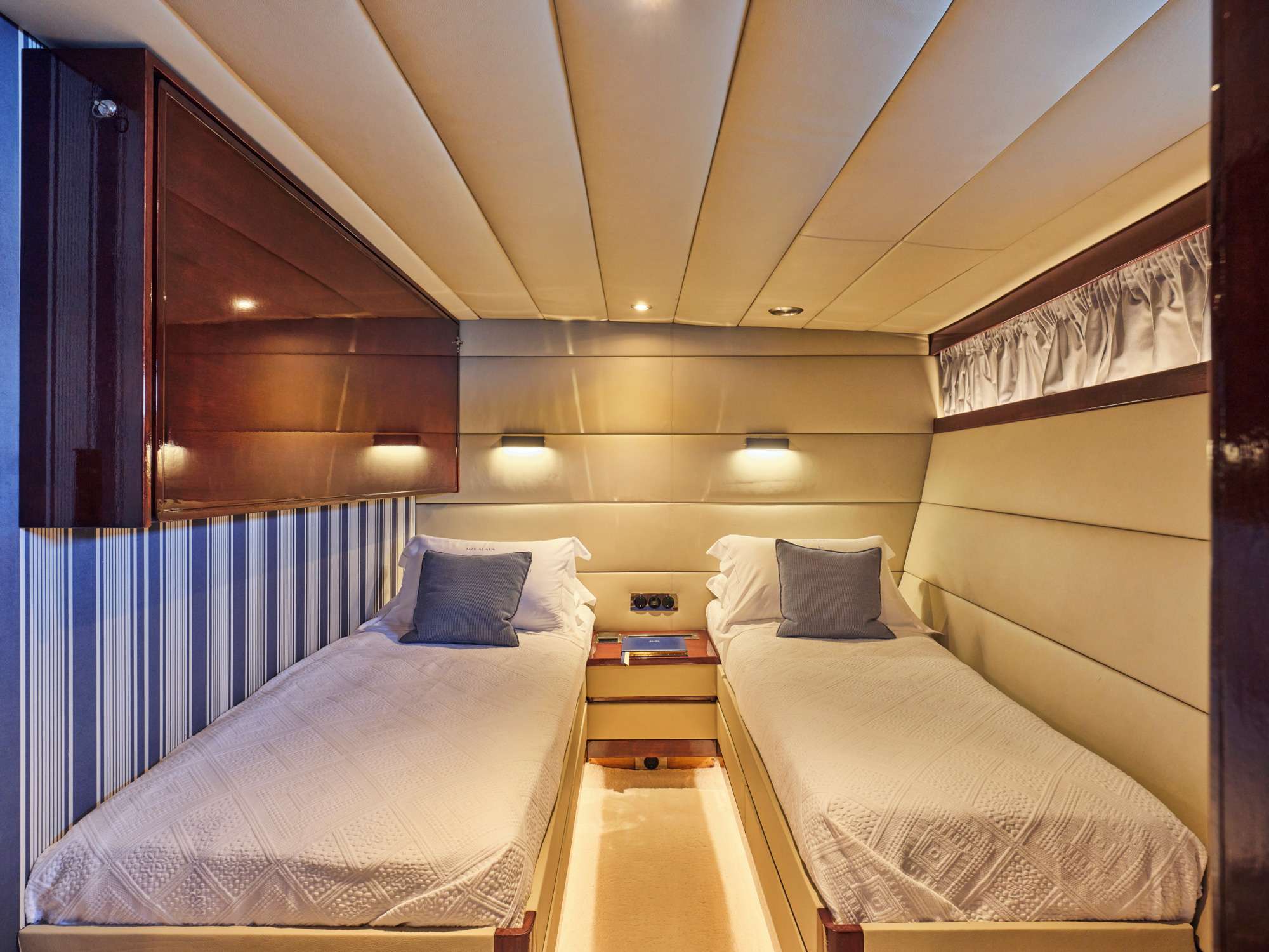 ALAYA Yacht Charter - Twin cabin with extra Pullman berth