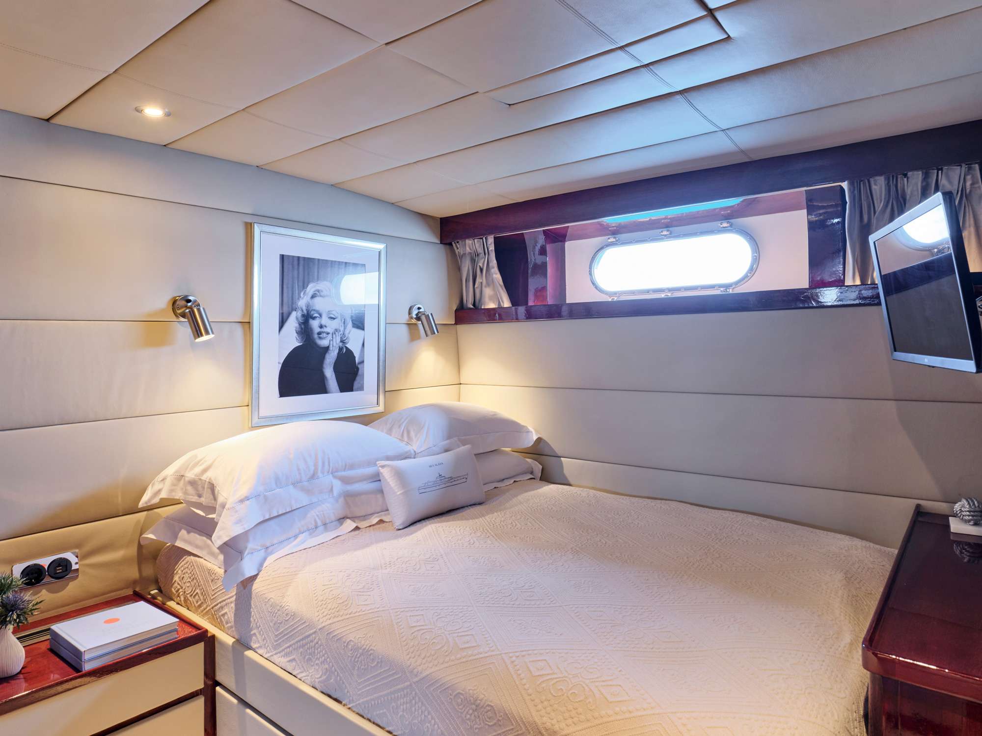 ALAYA Yacht Charter - Double cabin