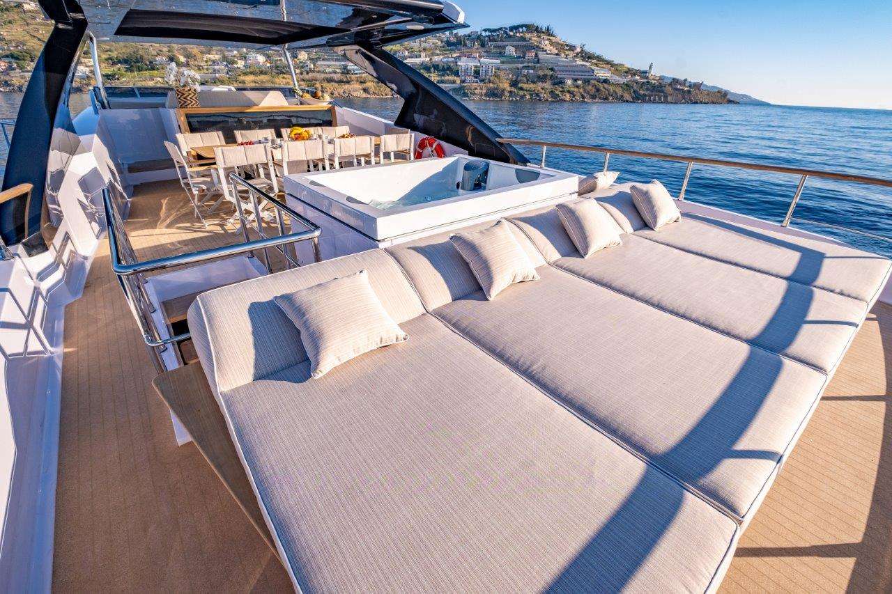 BACCARAT Yacht Charter - Sun deck