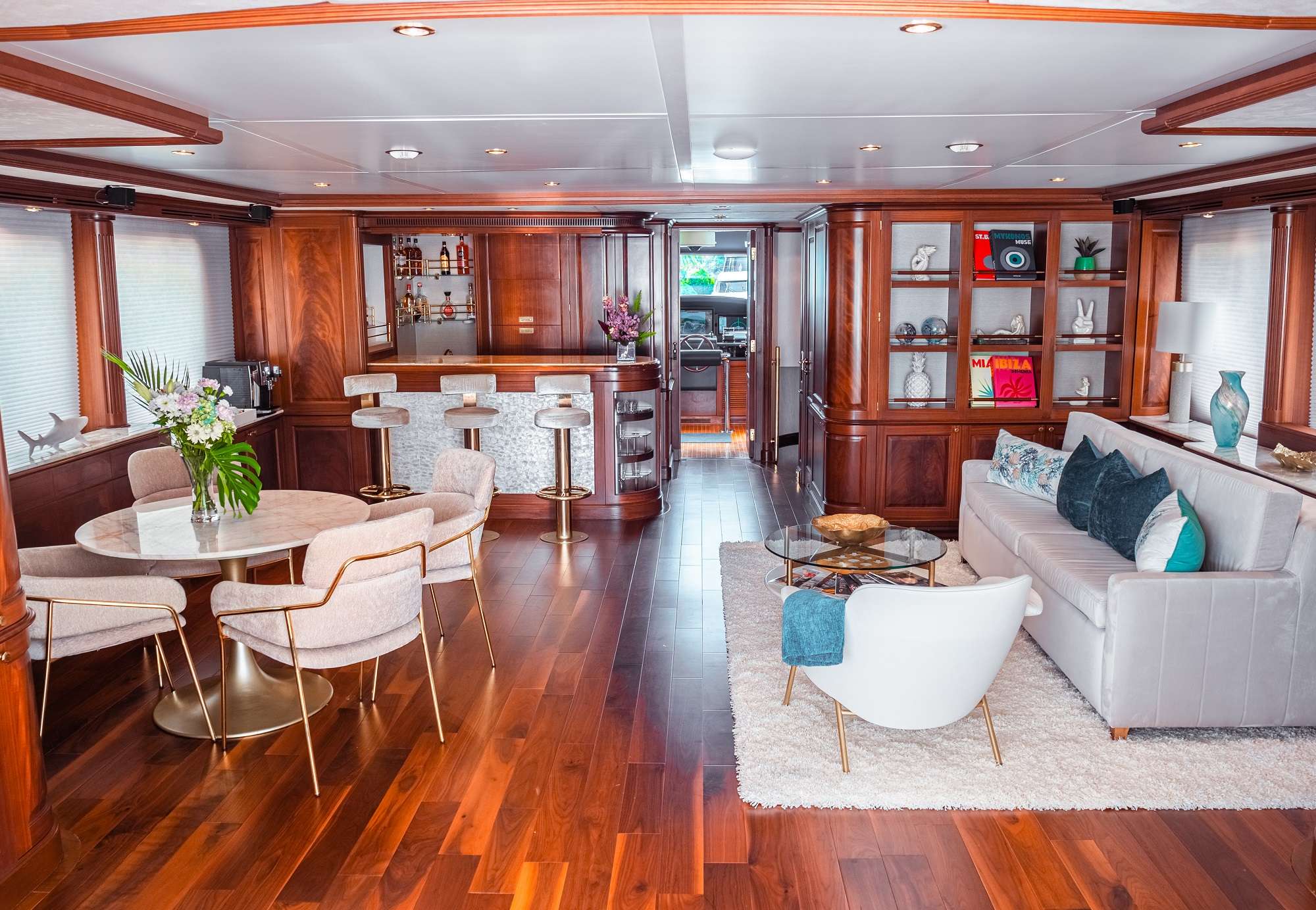 Mamma Mia Yacht Charter - Sky lounge
