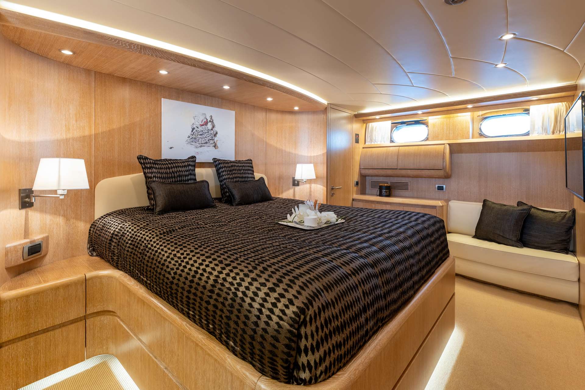 COOKIE Yacht Charter - Owner's suite