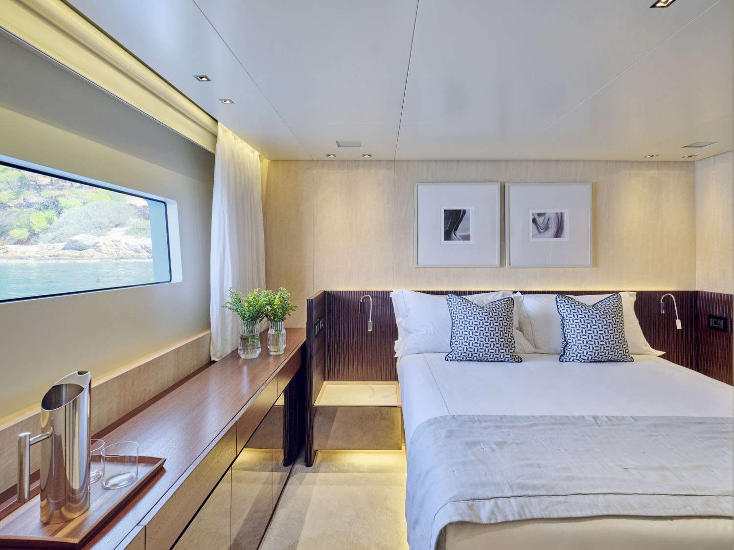 RARE DIAMOND Yacht Charter - VIP Suite II