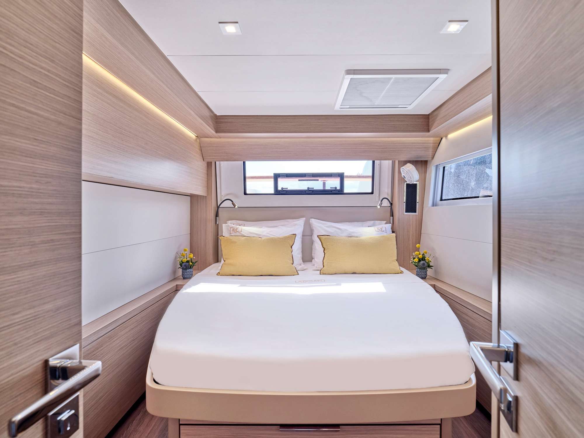 EFKRATI Yacht Charter - Double Cabin