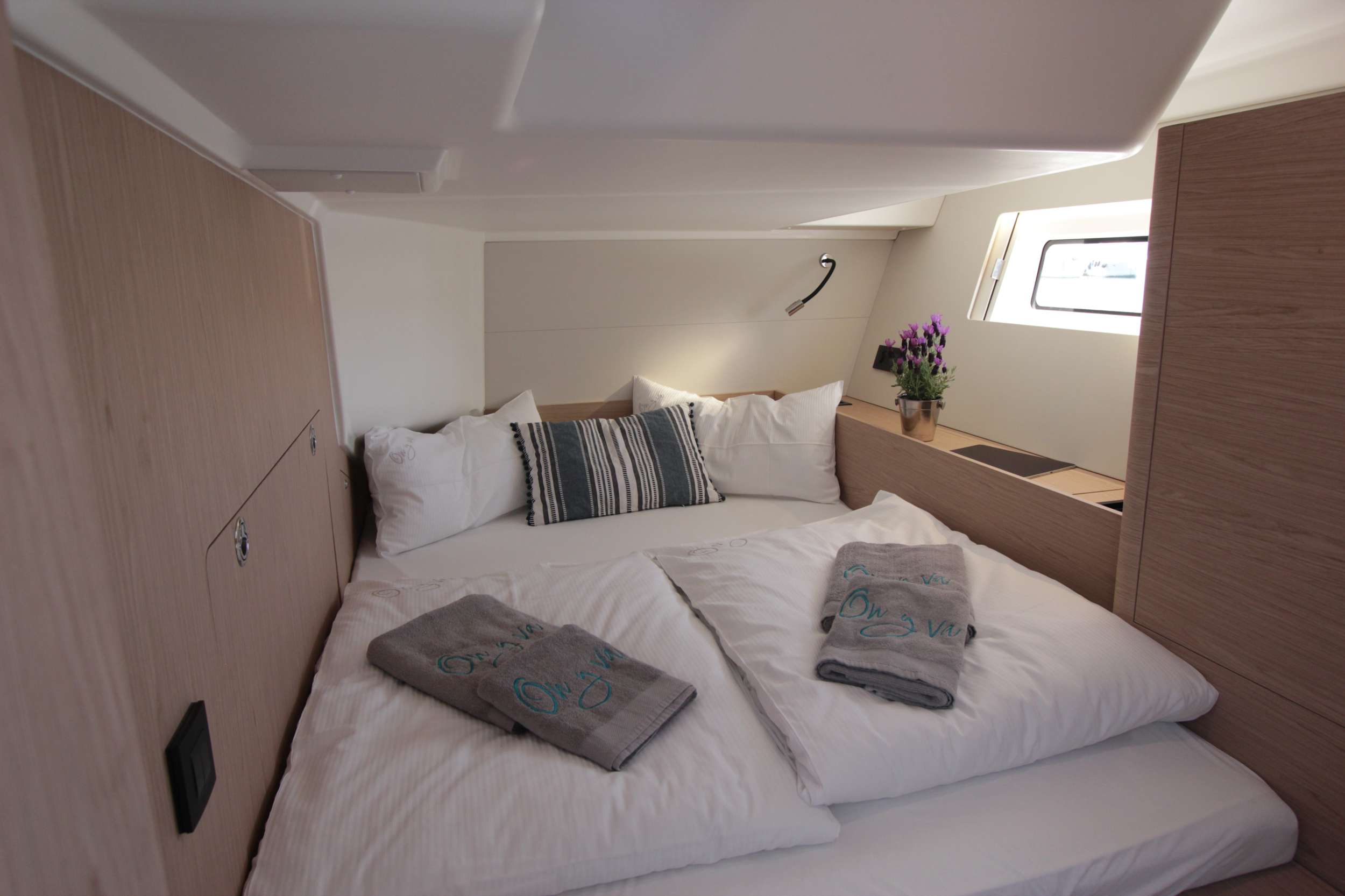 ON Y VA Yacht Charter - Guest Cabin 1