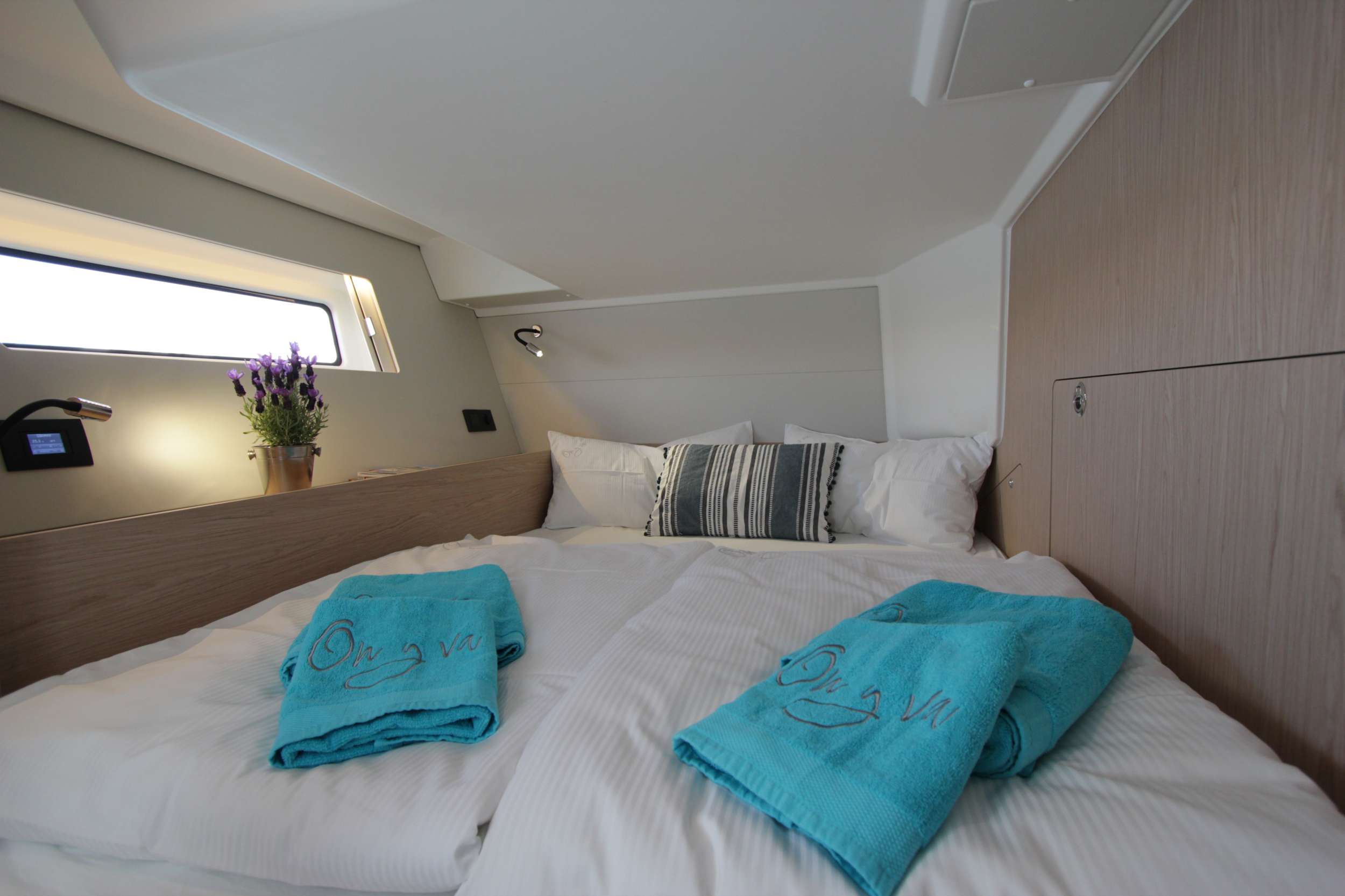 ON Y VA Yacht Charter - Guest Cabin 2