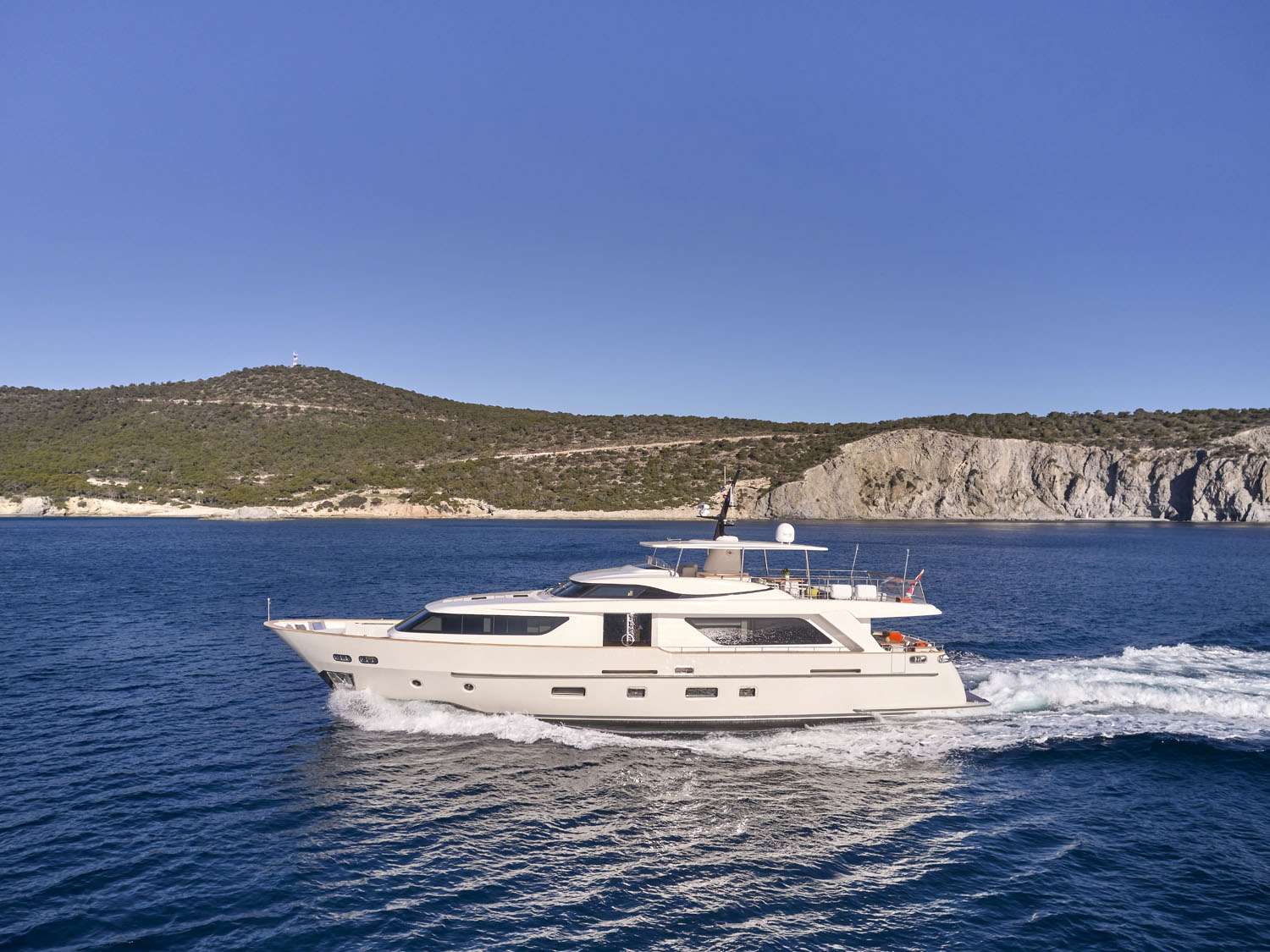 Yacht Charter FLOR | Ritzy Charters